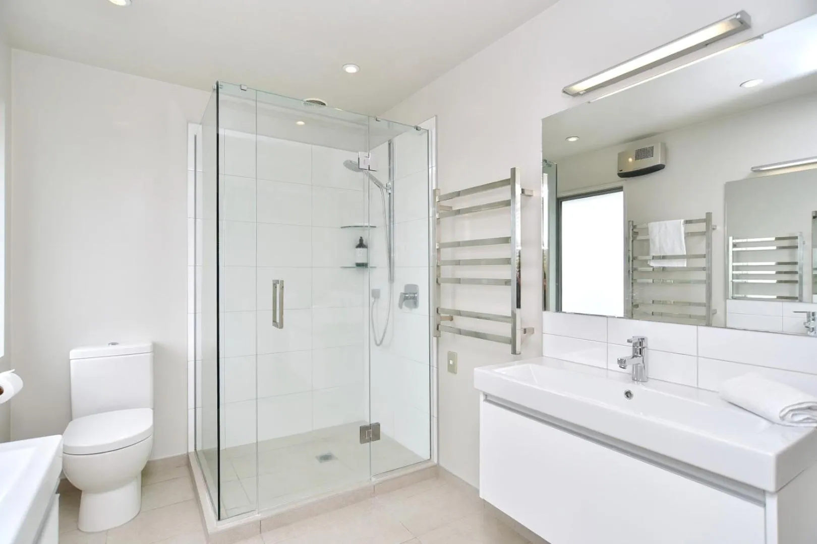 Shower in Jeffreys Road - Christchurch Holiday Homes