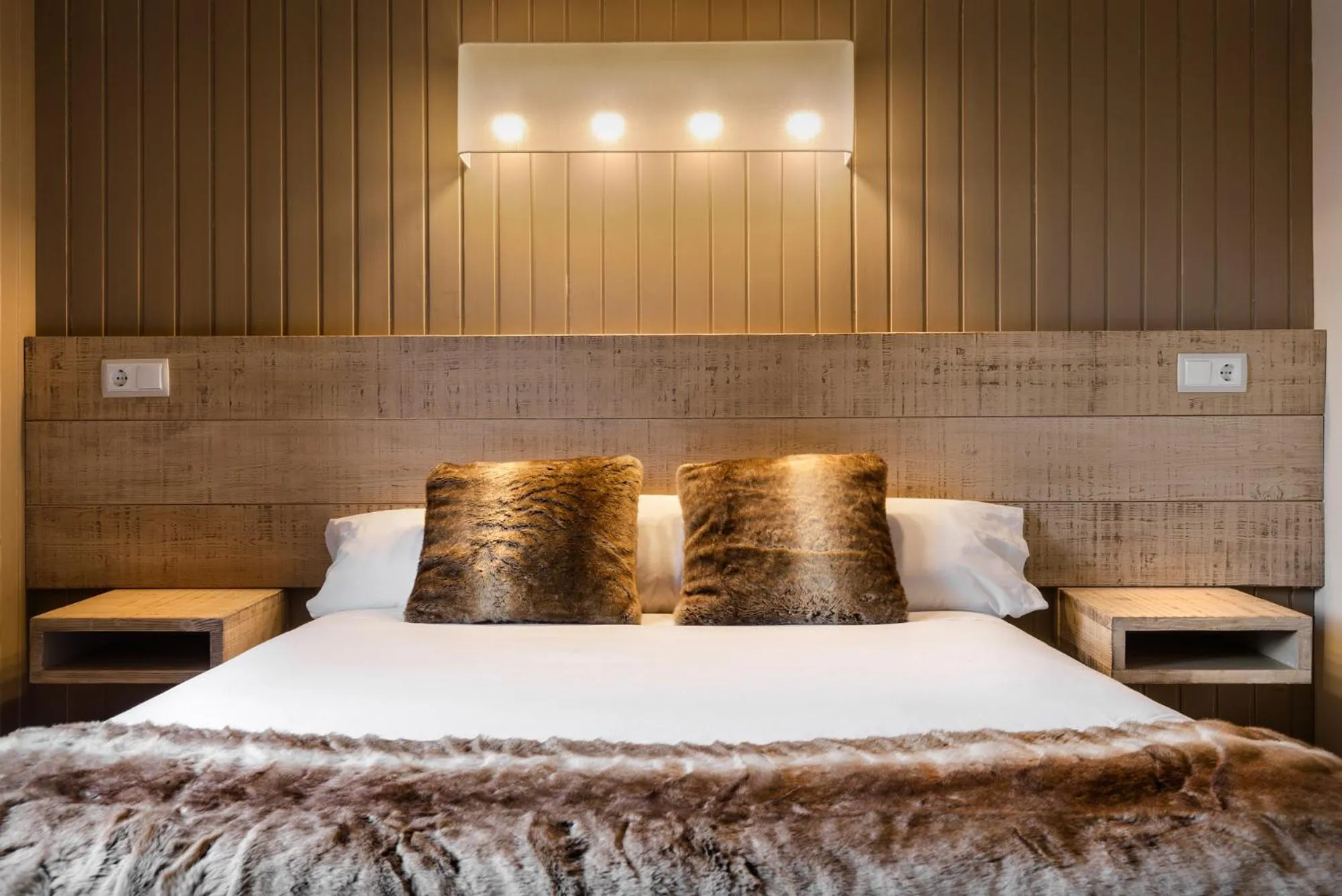 Decorative detail, Bed in Hotel Tobazo