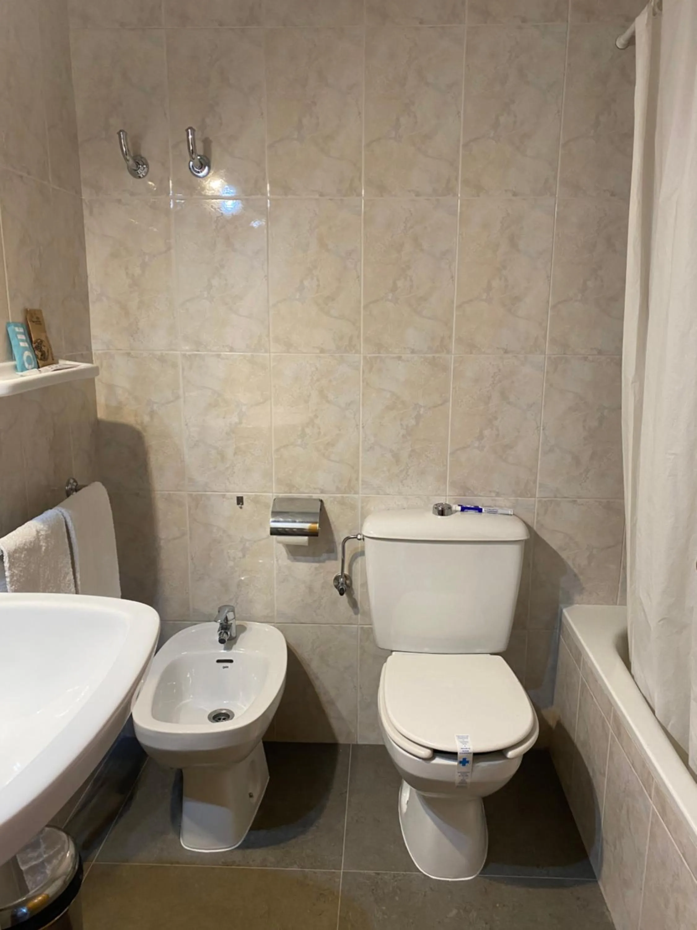 Bathroom in Hotel Tobazo