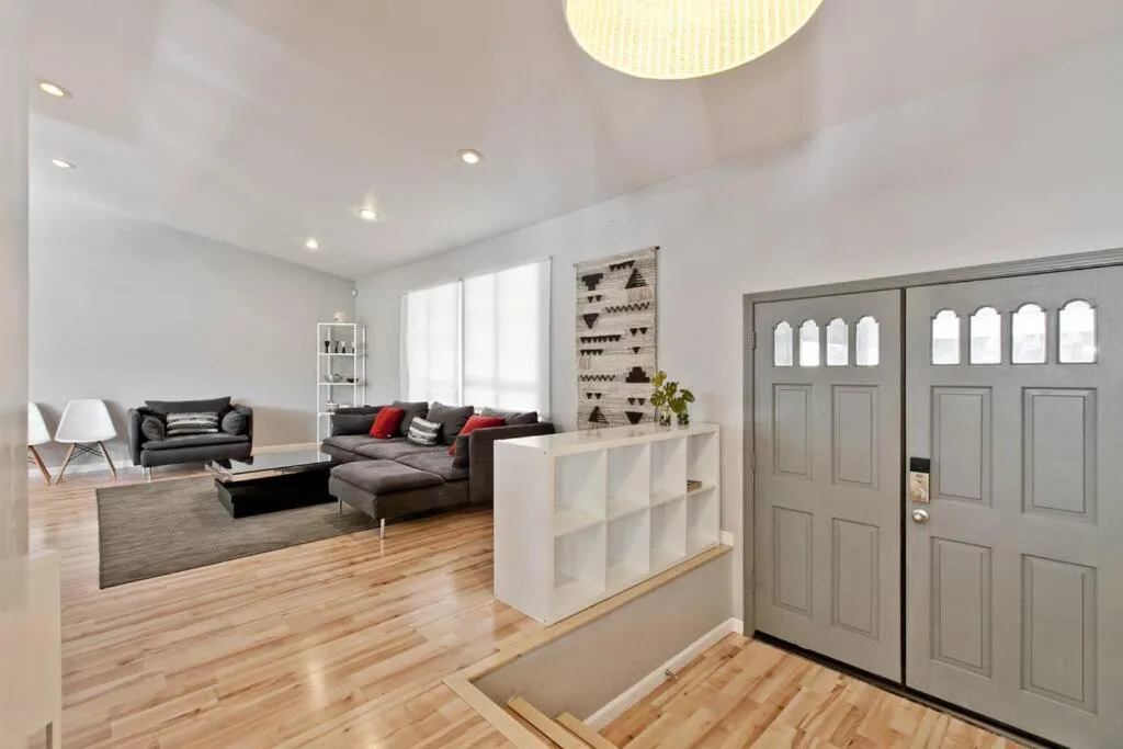 Bright, Modern 4BR with Beautiful Backyard & Pool!
