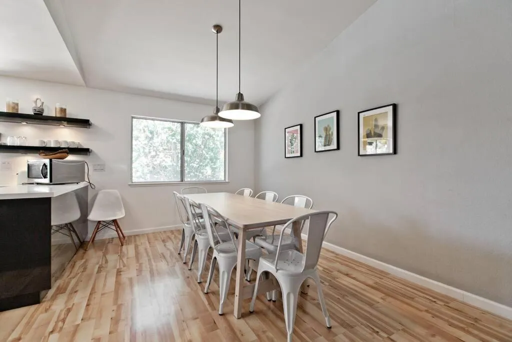 Bright, Modern 4BR with Beautiful Backyard & Pool!