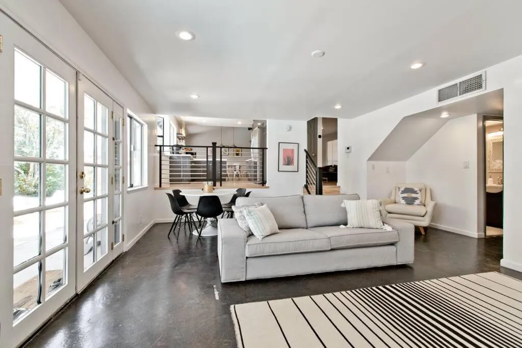 Bright, Modern 4BR with Beautiful Backyard & Pool!