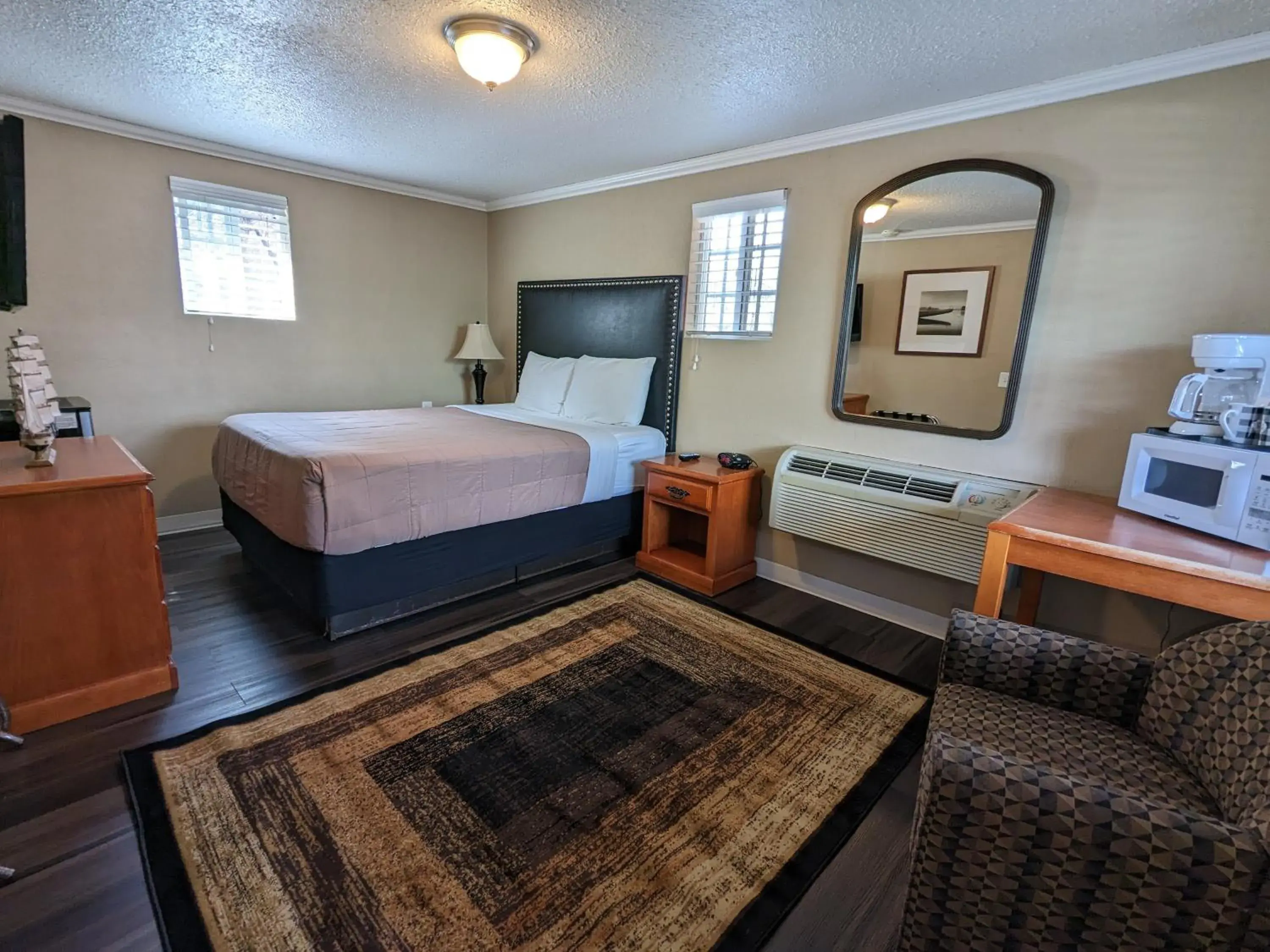 Queen Suite in Bridge of The Gods Motel, Cabins & RV Park Queen Suite in Bridge of The Gods Motel, Cabins & RV Park