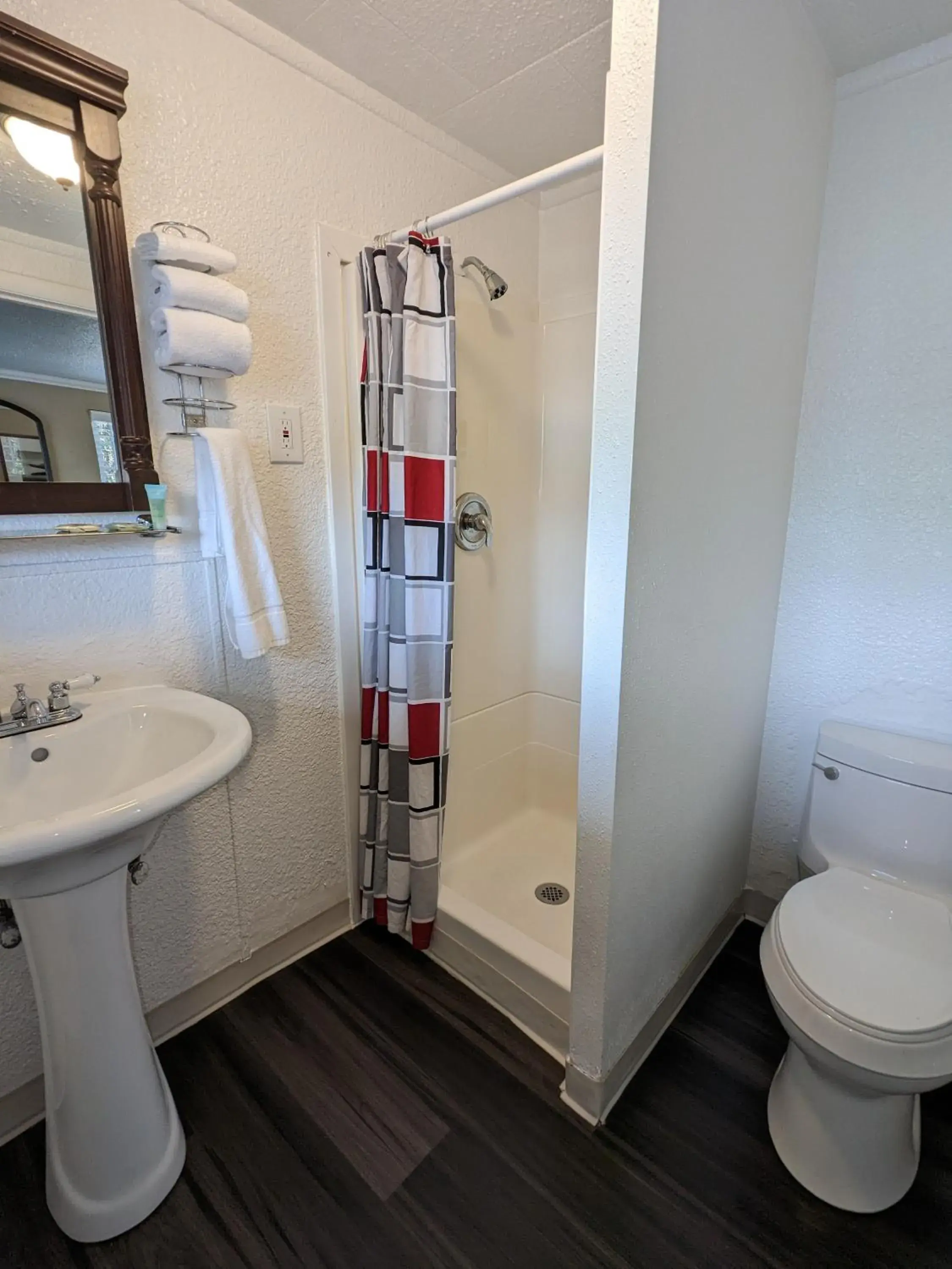 Queen Suite in Bridge of The Gods Motel, Cabins & RV Park Queen Suite in Bridge of The Gods Motel, Cabins & RV Park