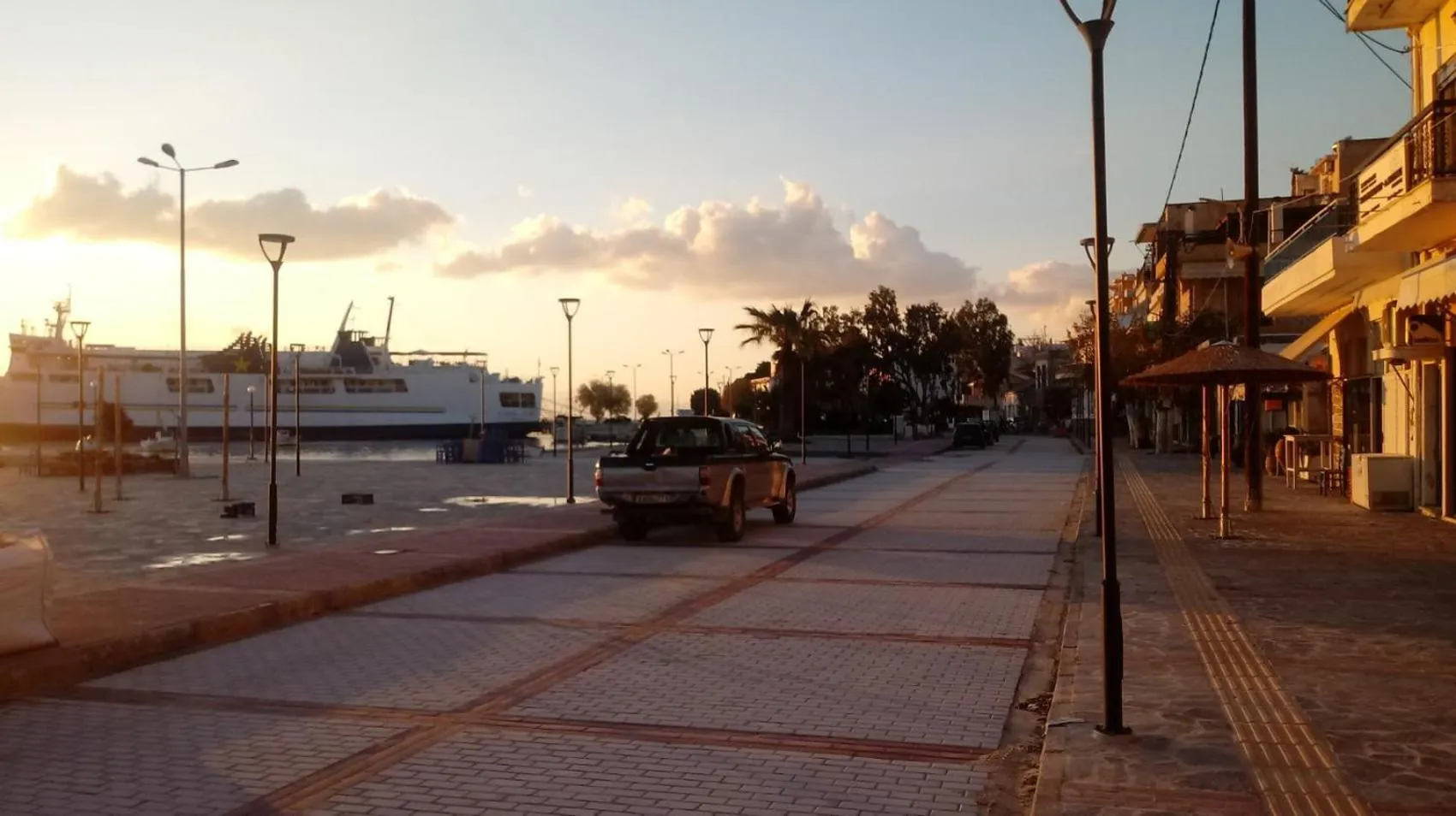 Restaurant/places to eat in Gikas Apartments Triple Studio Sea View B7