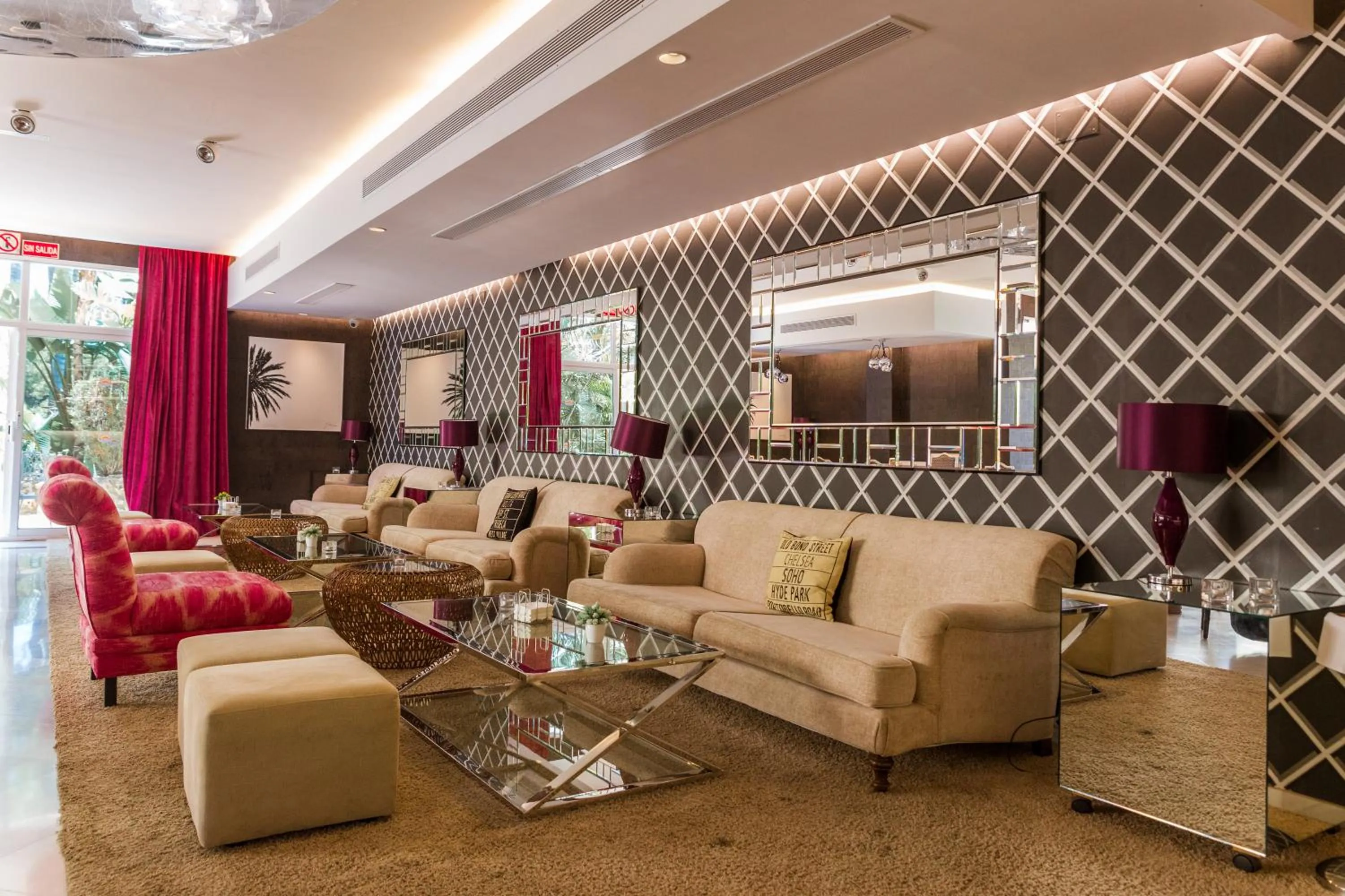 Lounge or bar in Aparthotel Monarque Sultán