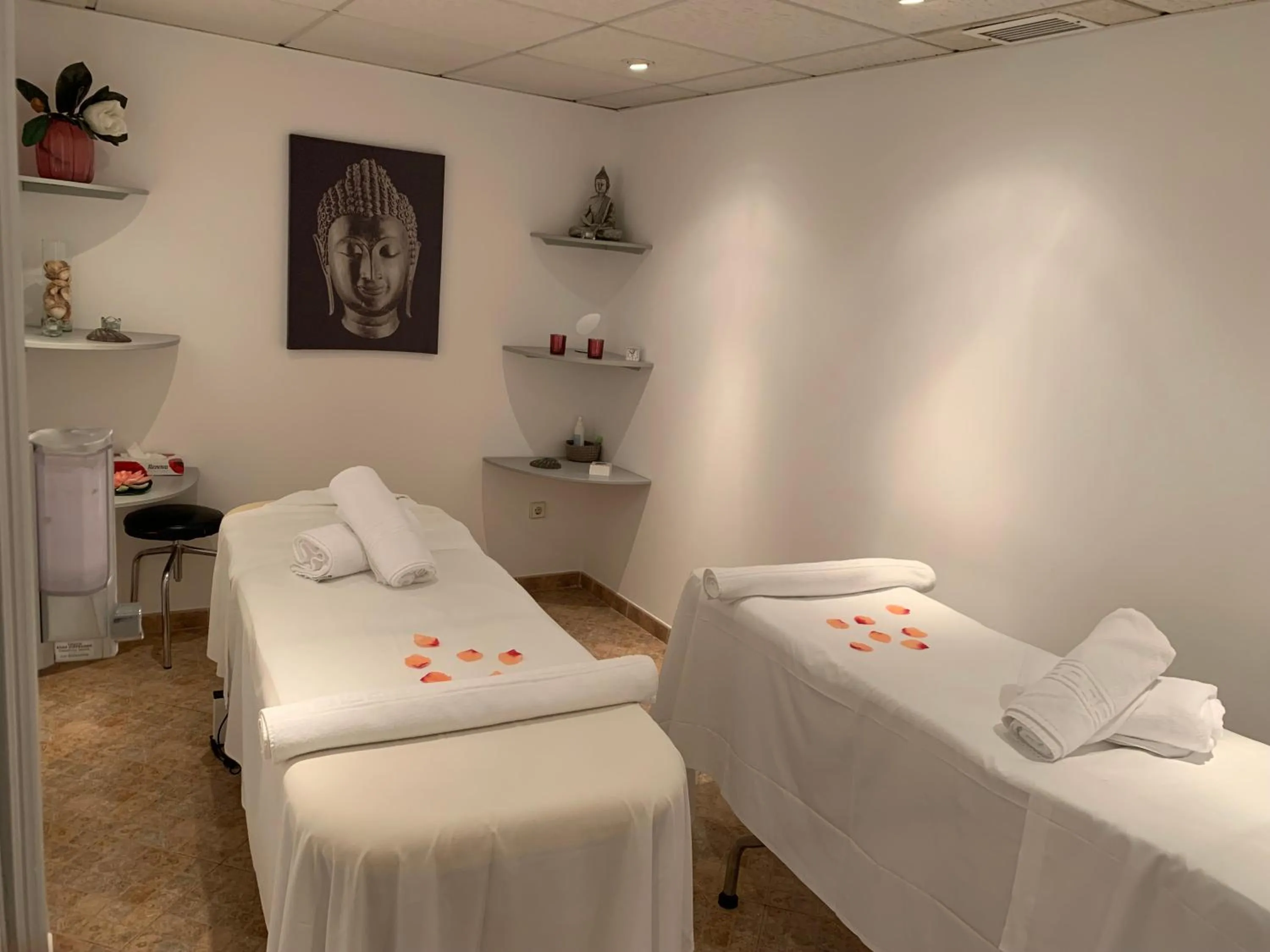 Massage, Bed in Aparthotel Monarque Sultán