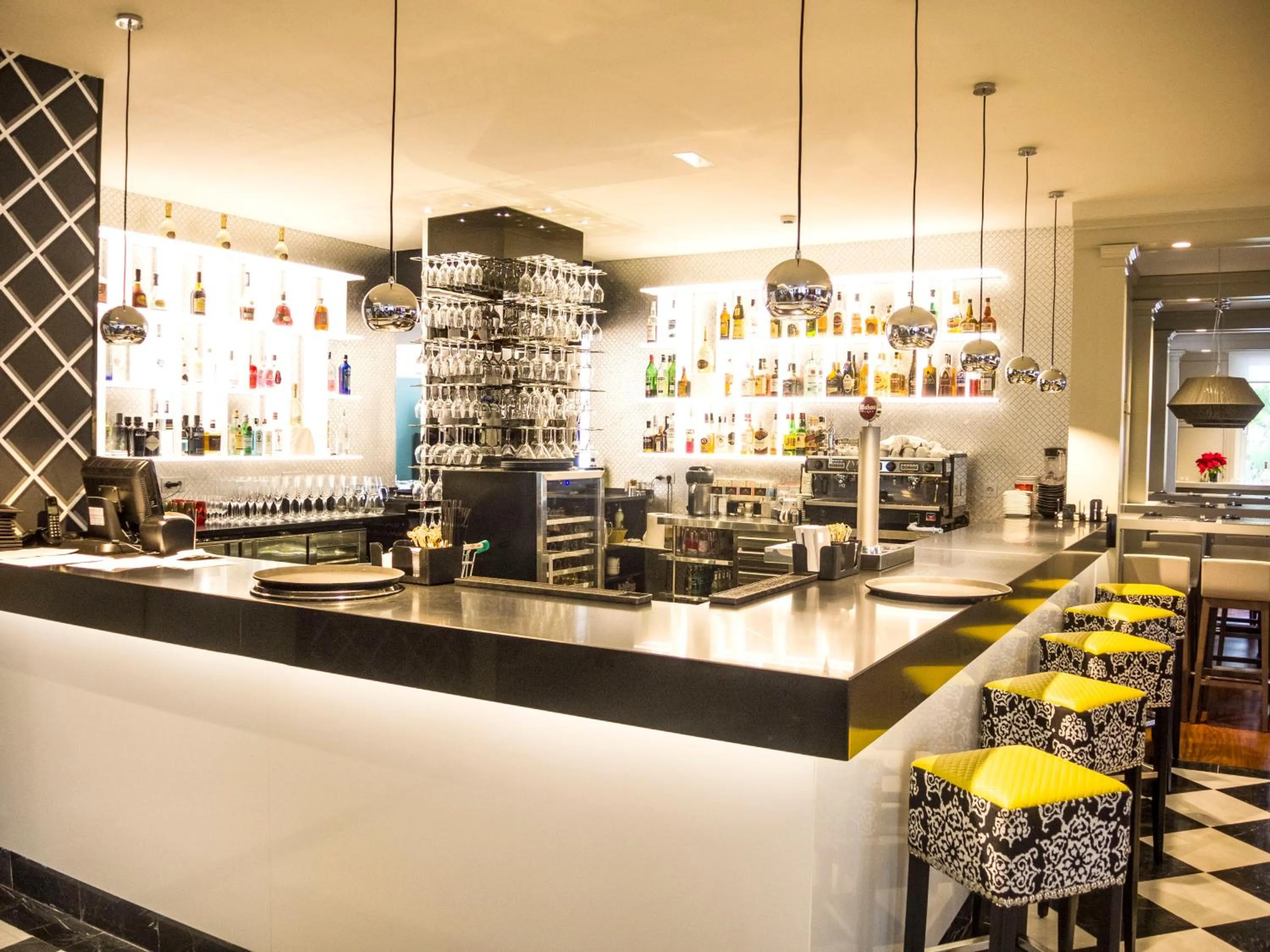 Lounge or bar in Aparthotel Monarque Sultán