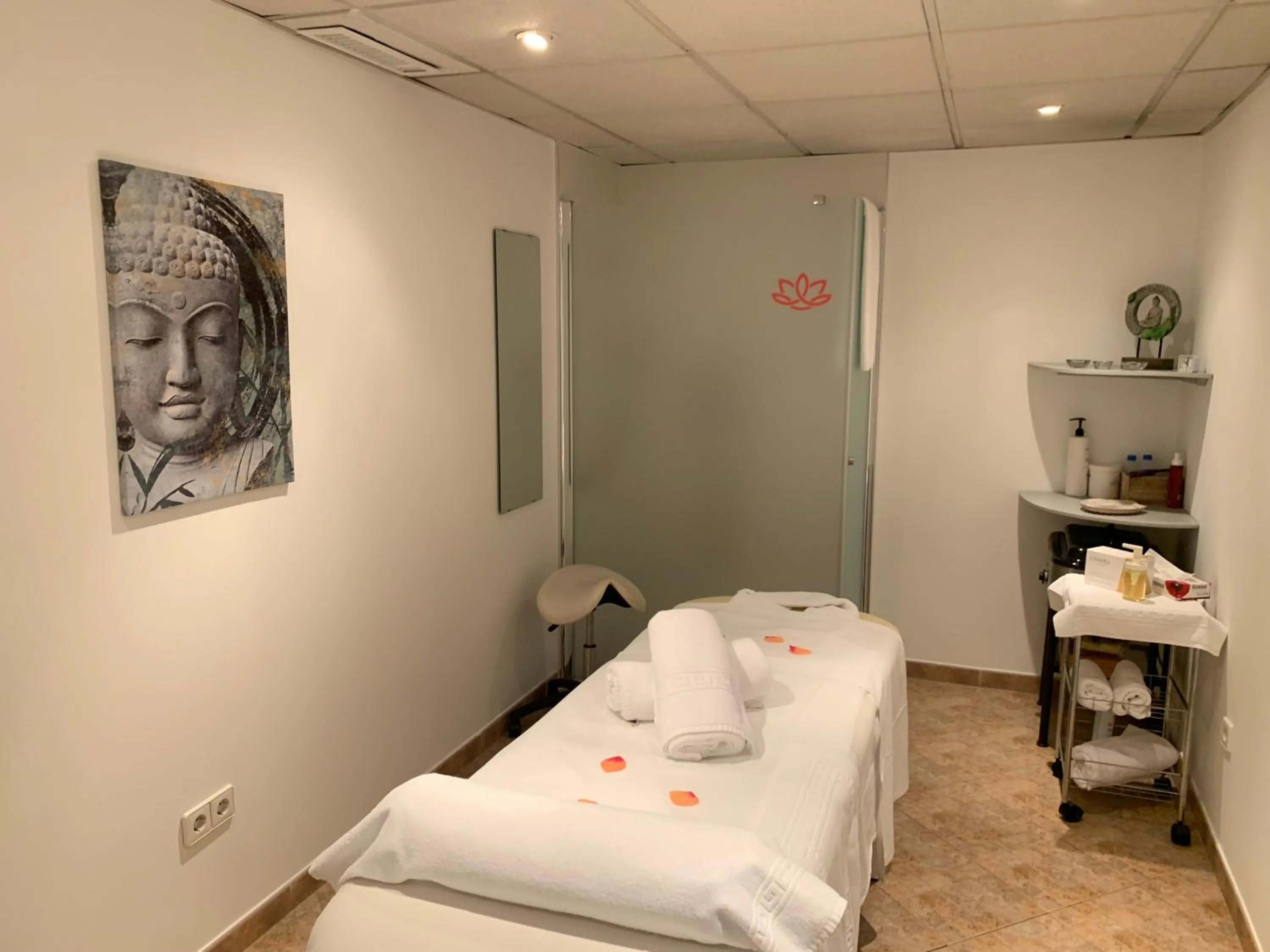 Massage, Bed in Aparthotel Monarque Sultán