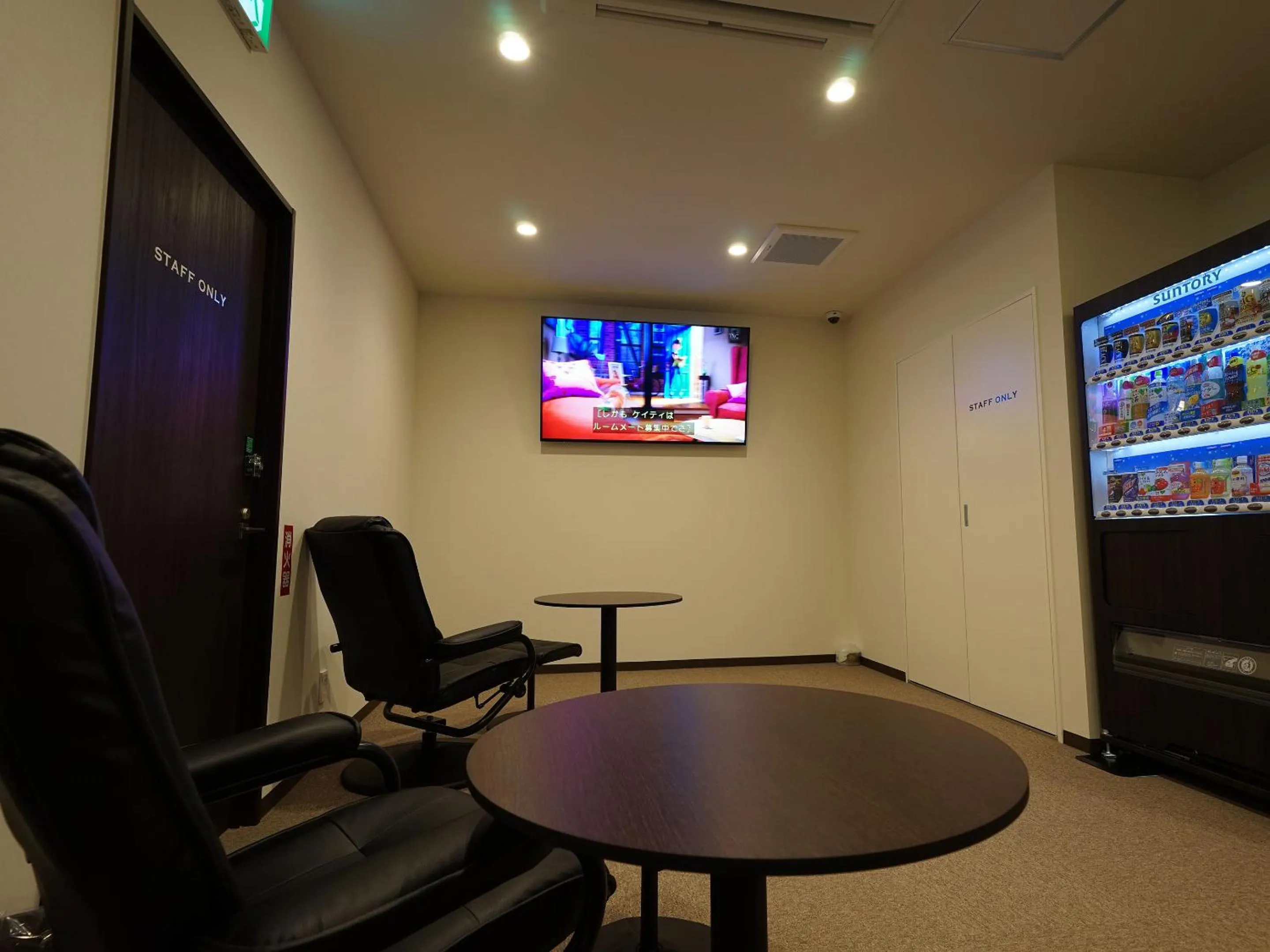 Communal lounge/ TV room in WELLCABIN TENJIN - Male Only