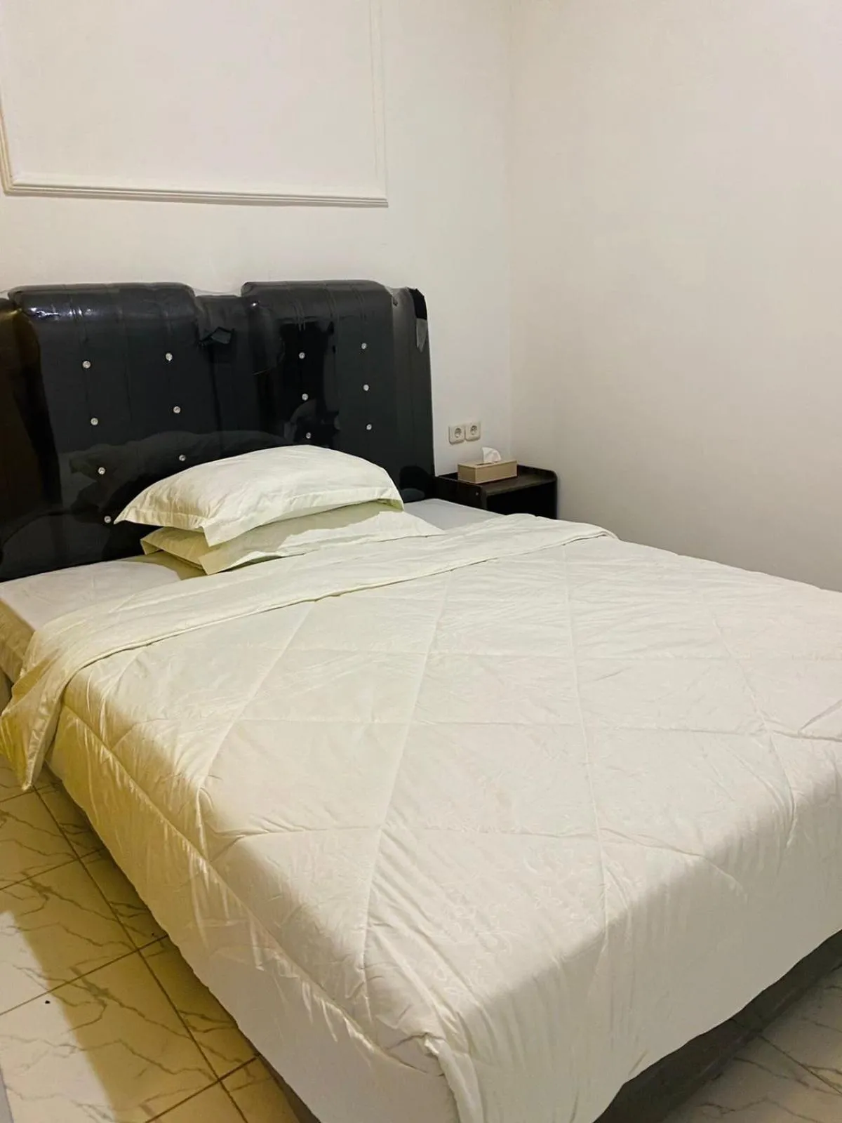 Bed in Giennos Hotel