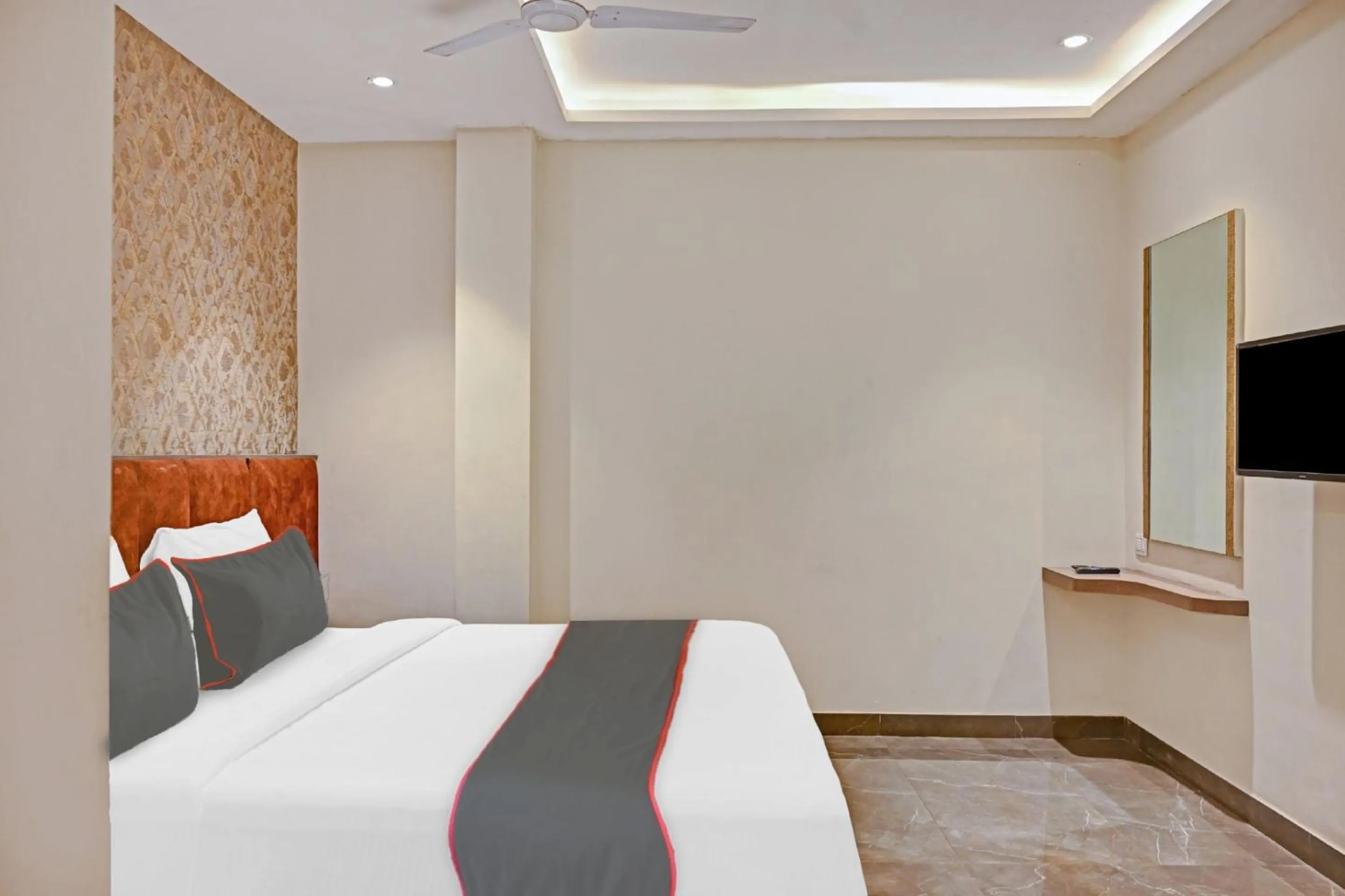 Bedroom, Bed in Super Hotel O Vrindavan