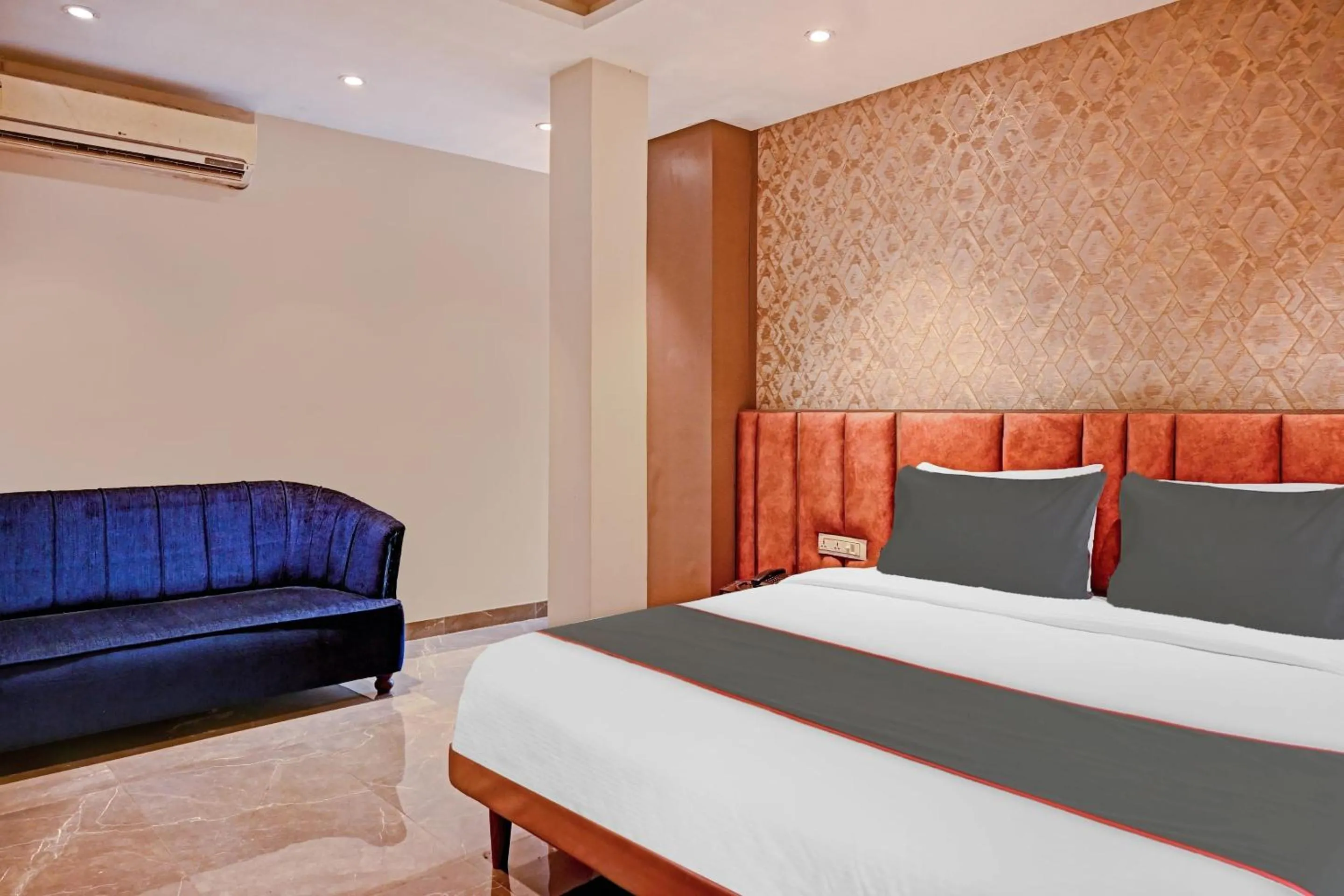 Bedroom, Bed in Super Hotel O Vrindavan