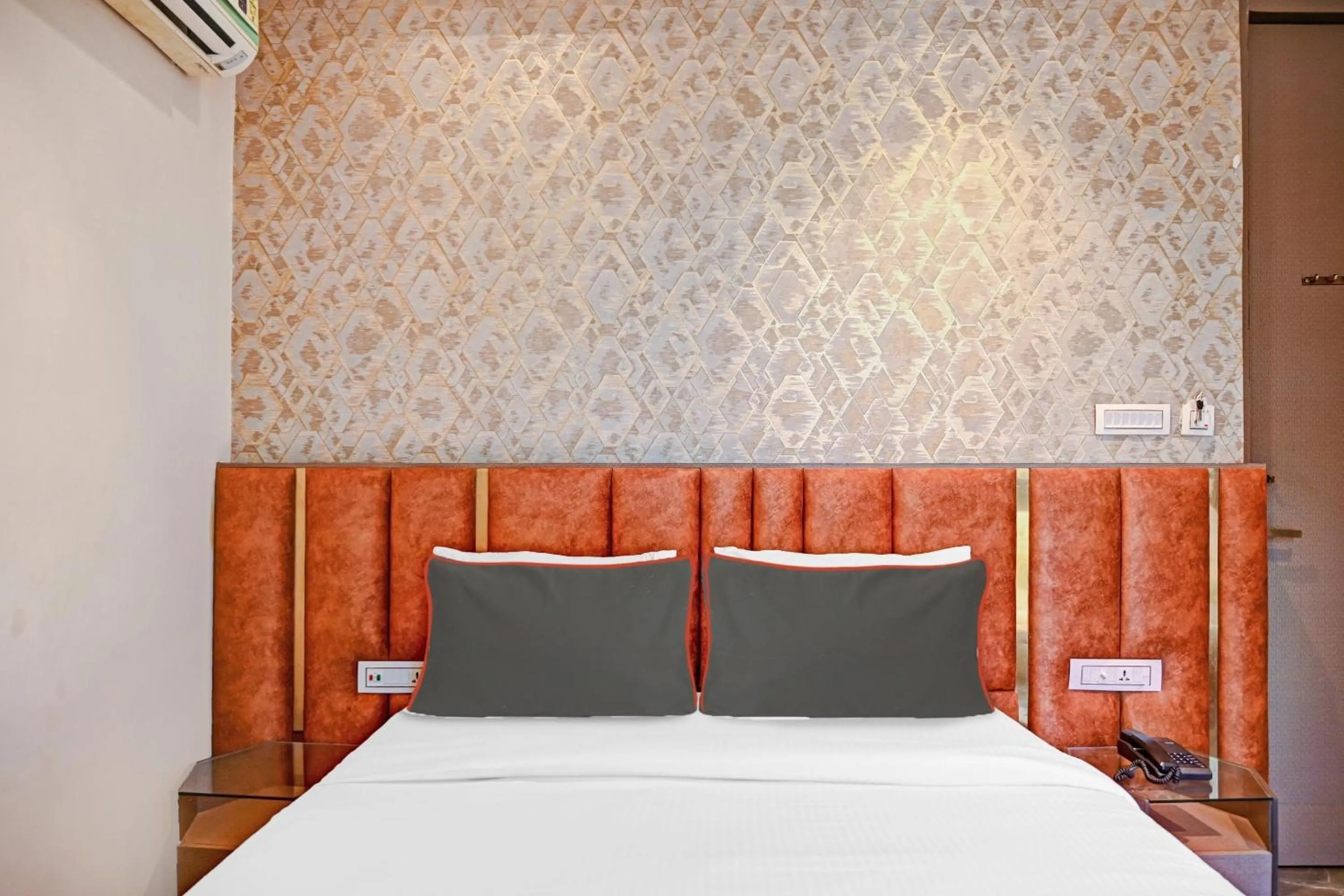 Bedroom, Bed in Super Hotel O Vrindavan