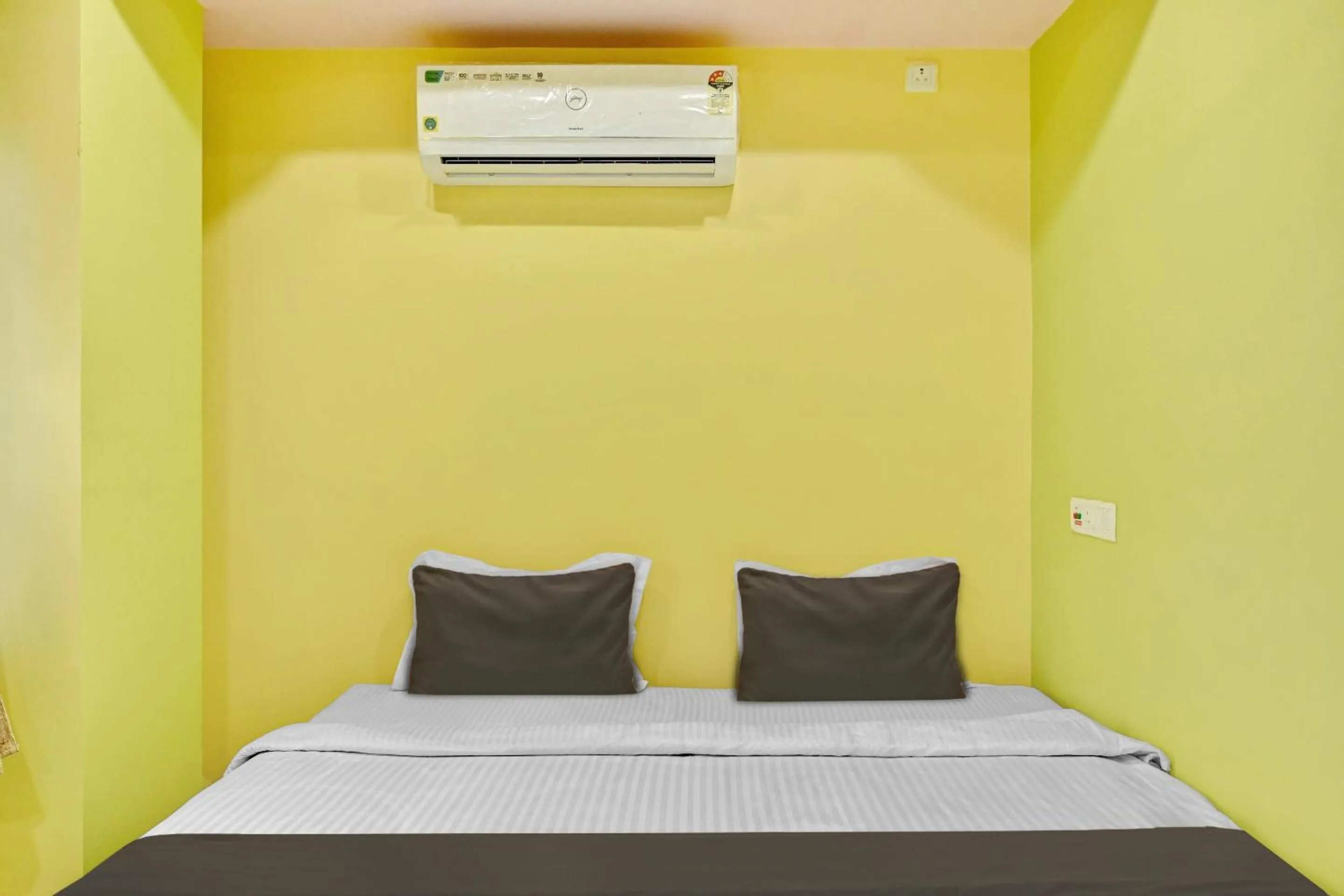 Bedroom, Bed in Super Hotel O Mahal