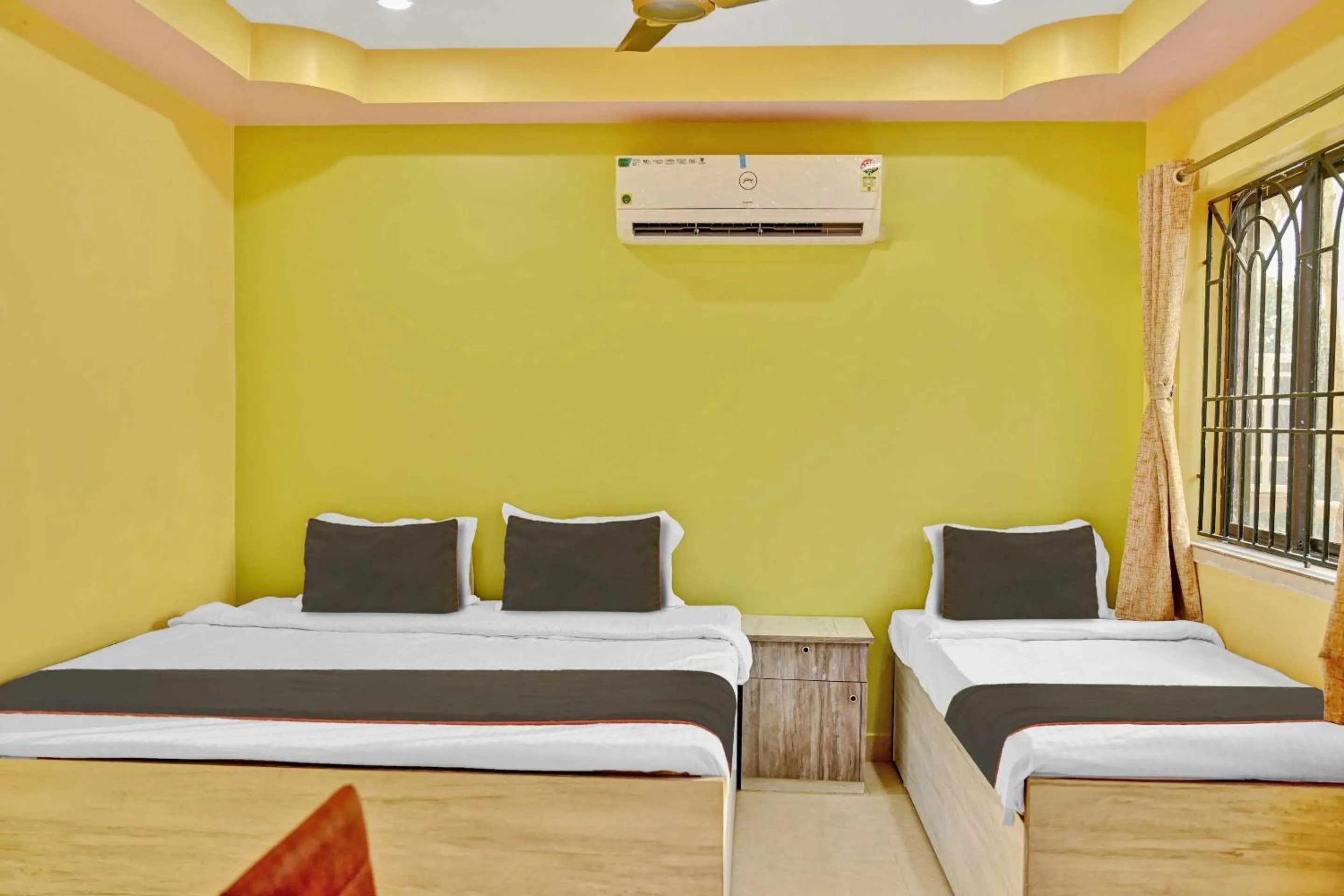 Bedroom, Bed in Hotel O Mahal