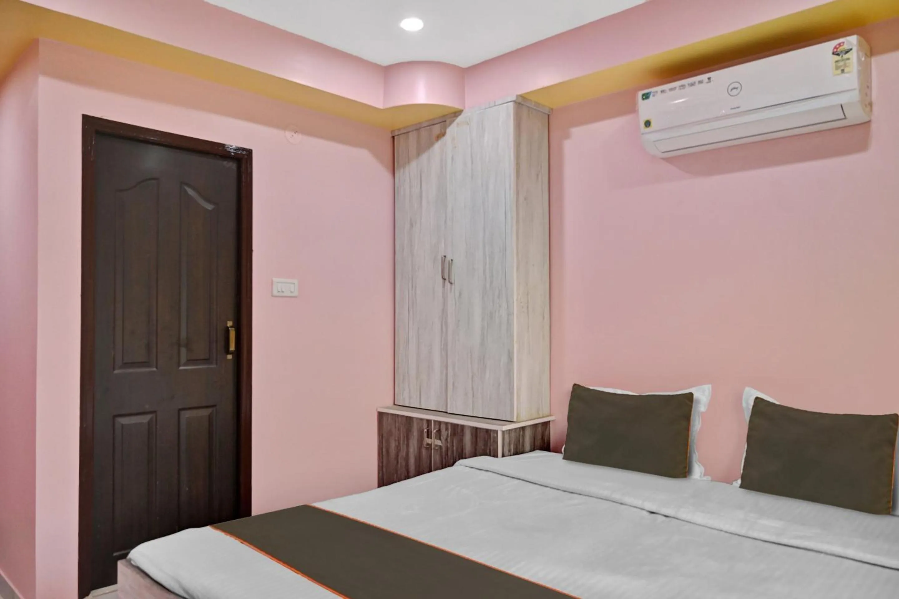 Bedroom, Bed in Hotel O Mahal