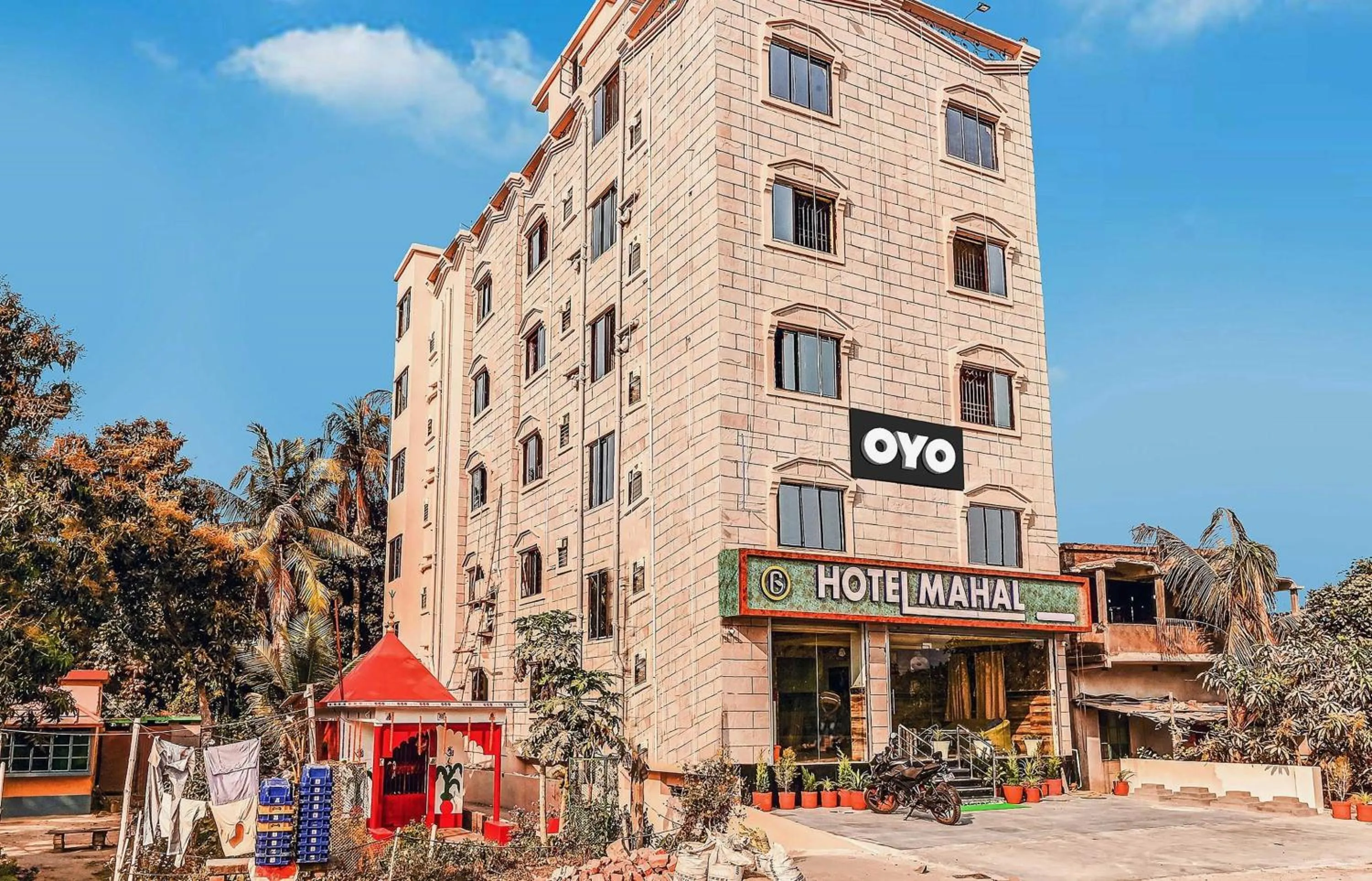 Facade/entrance in Hotel O Mahal