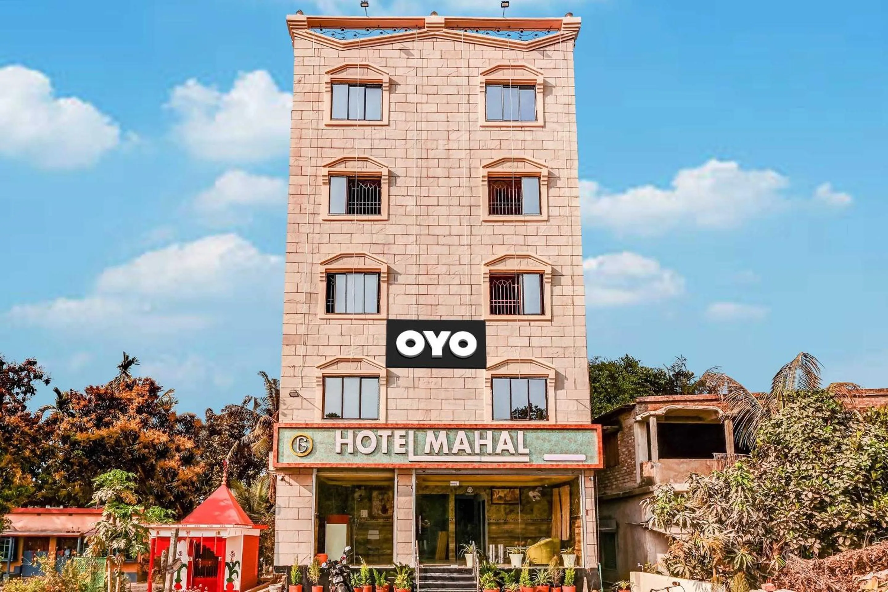 Facade/entrance in Hotel O Mahal