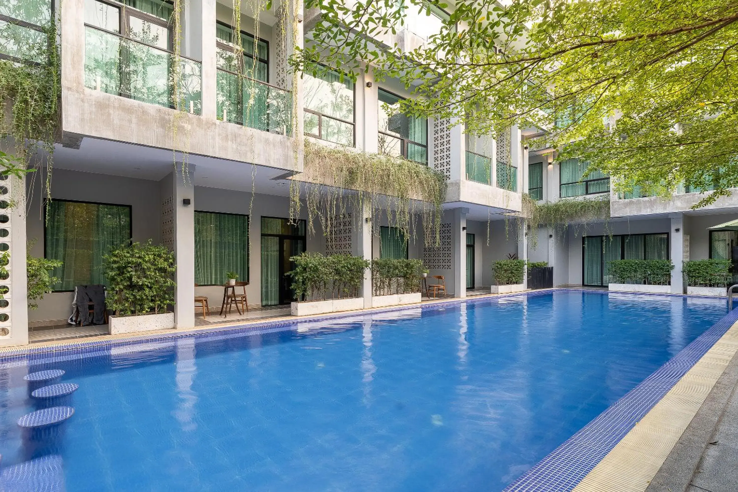 Swimming pool in Rainforest Hotel by NSUN Swimming pool in Rainforest Hotel by NSUN