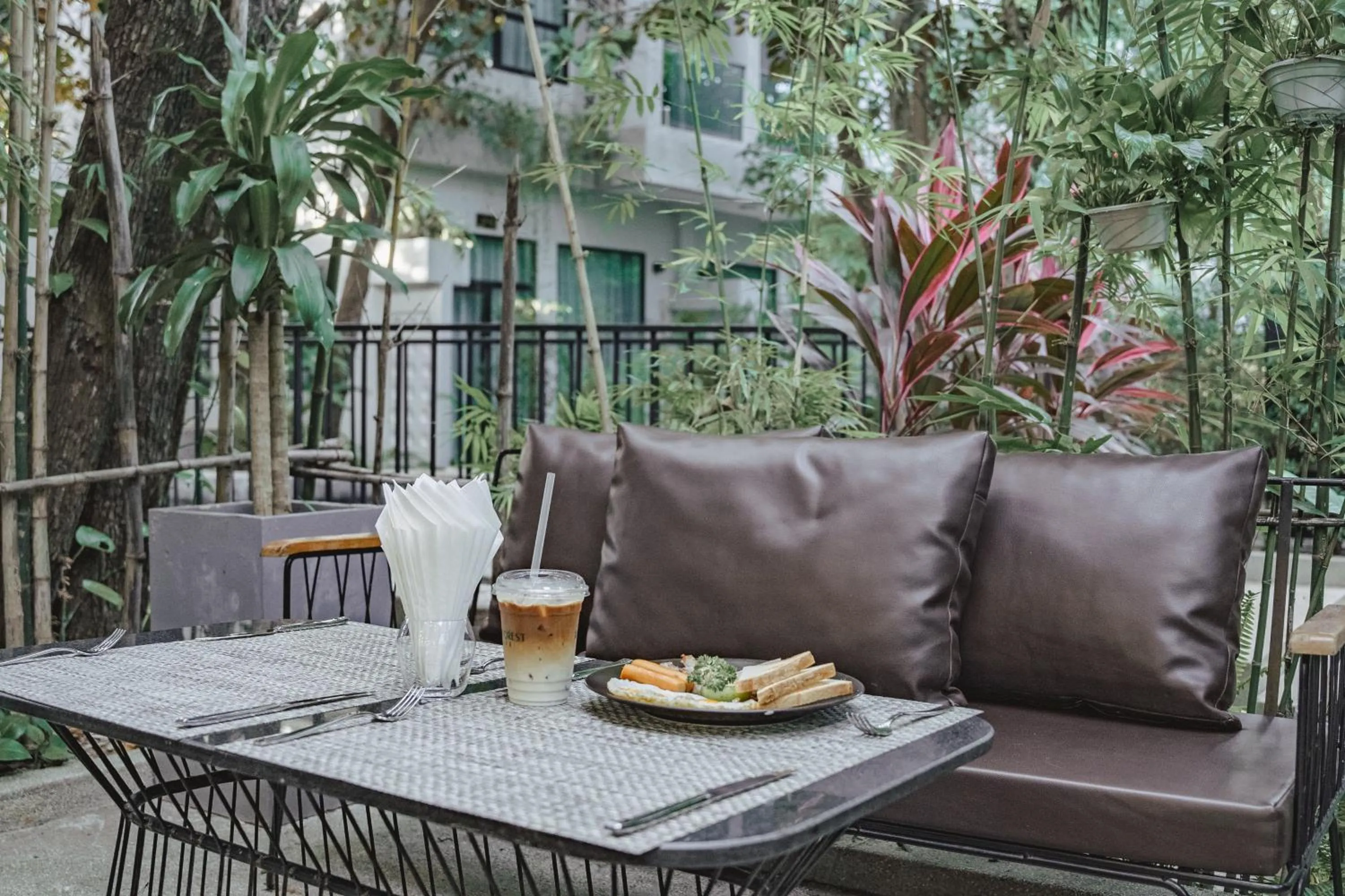 Restaurant/places to eat in Rainforest Hotel by NSUN