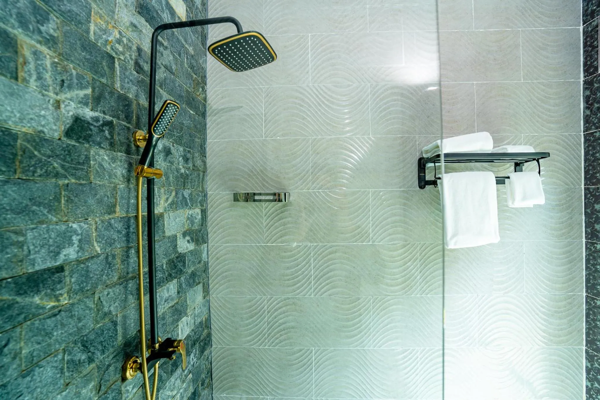 Shower in Rainforest Hotel by NSUN