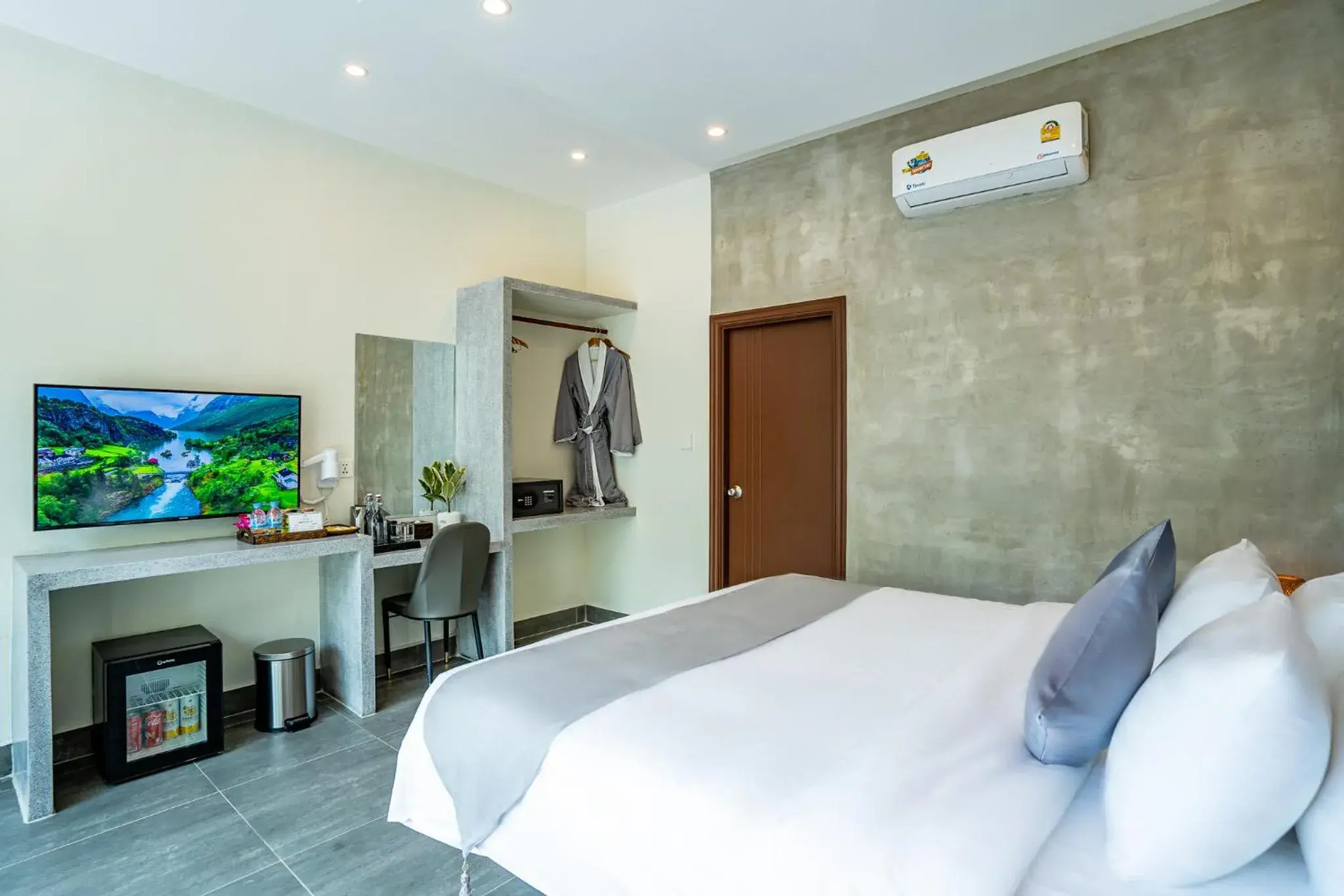 Photo of the whole room, Bed in Rainforest Hotel by NSUN Photo of the whole room, Bed in Rainforest Hotel by NSUN