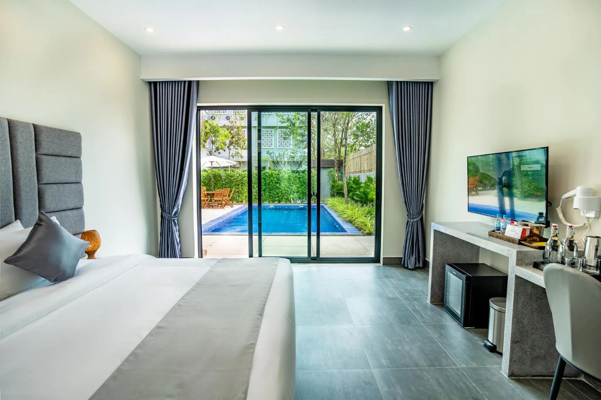 Bed in Rainforest Hotel by NSUN