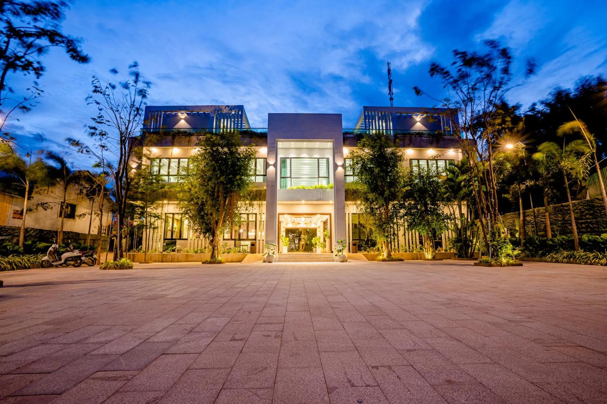 Property building in Rainforest Hotel by NSUN