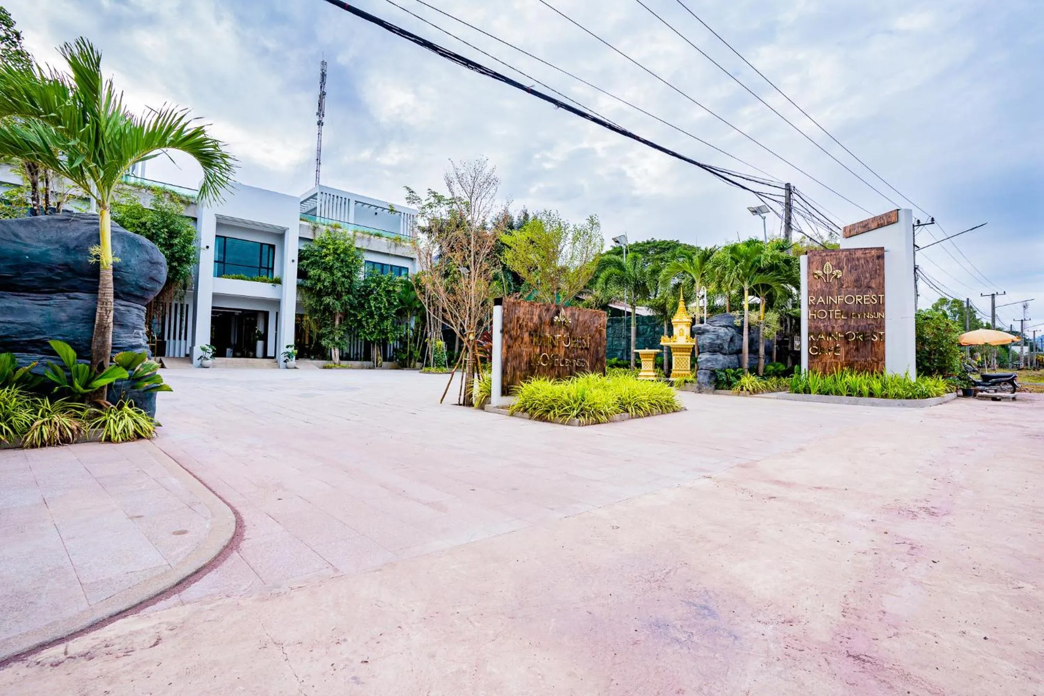 Property building in Rainforest Hotel by NSUN