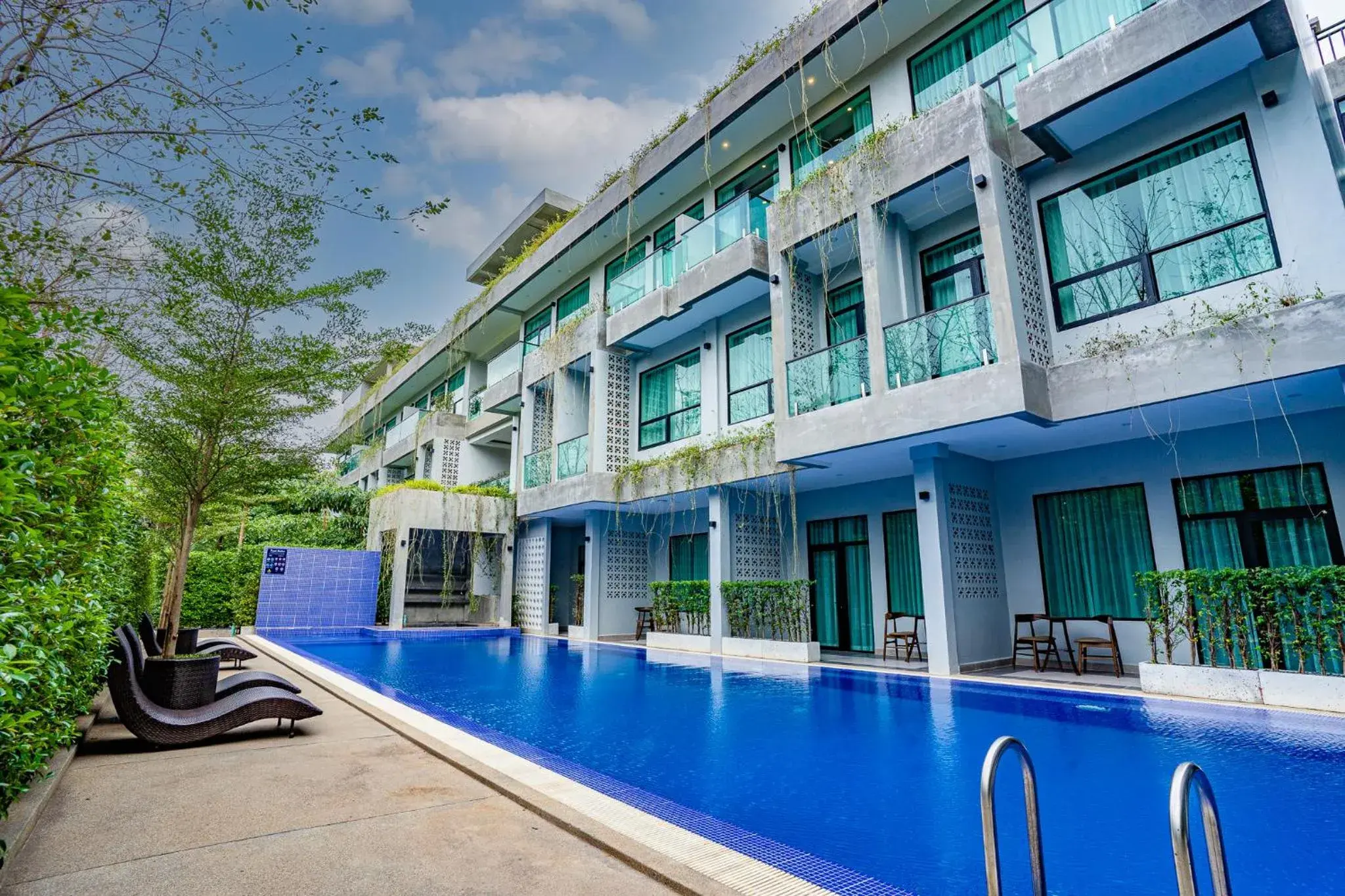 Property building in Rainforest Hotel by NSUN Property building in Rainforest Hotel by NSUN