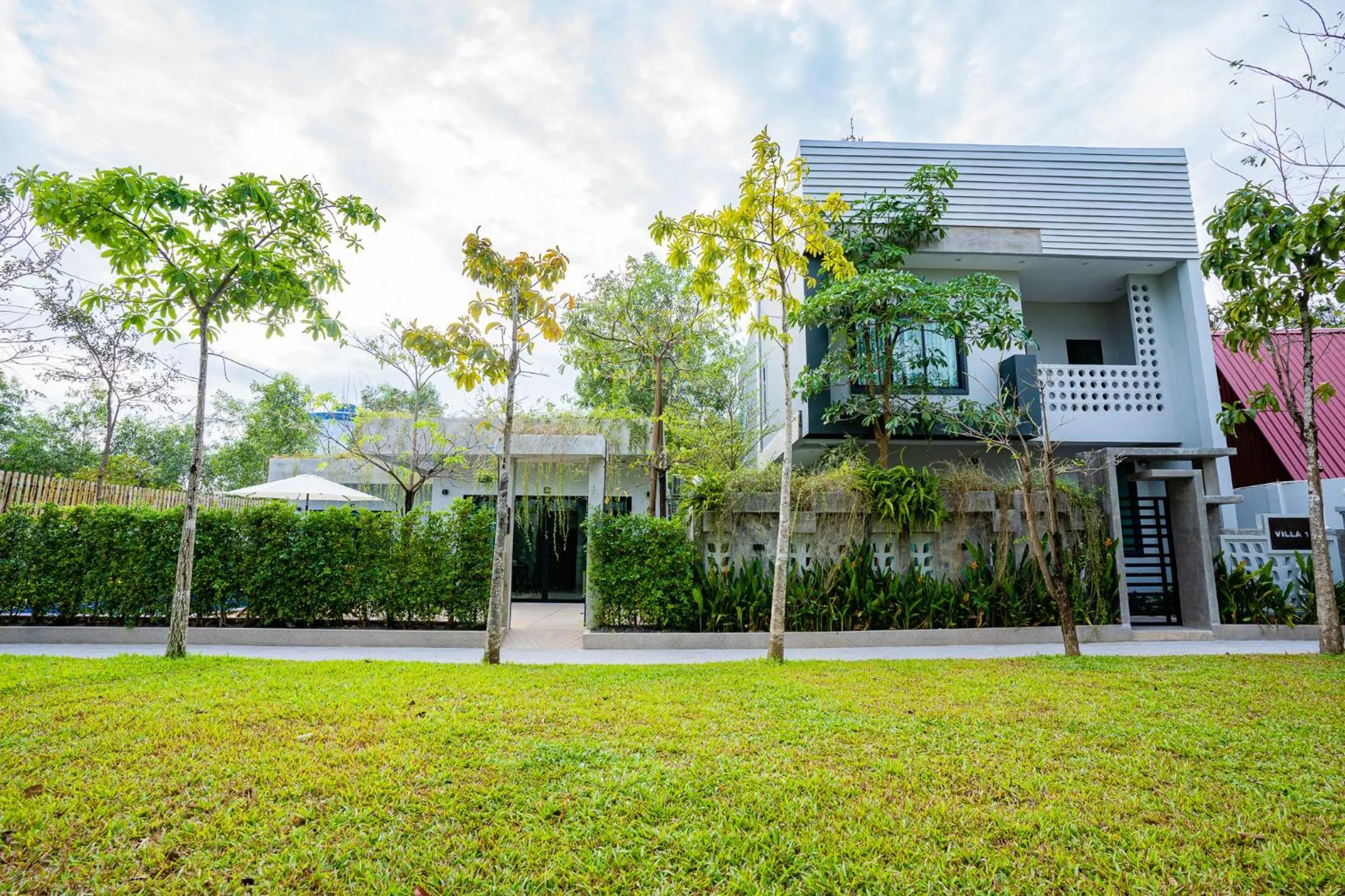 Property building in Rainforest Hotel by NSUN