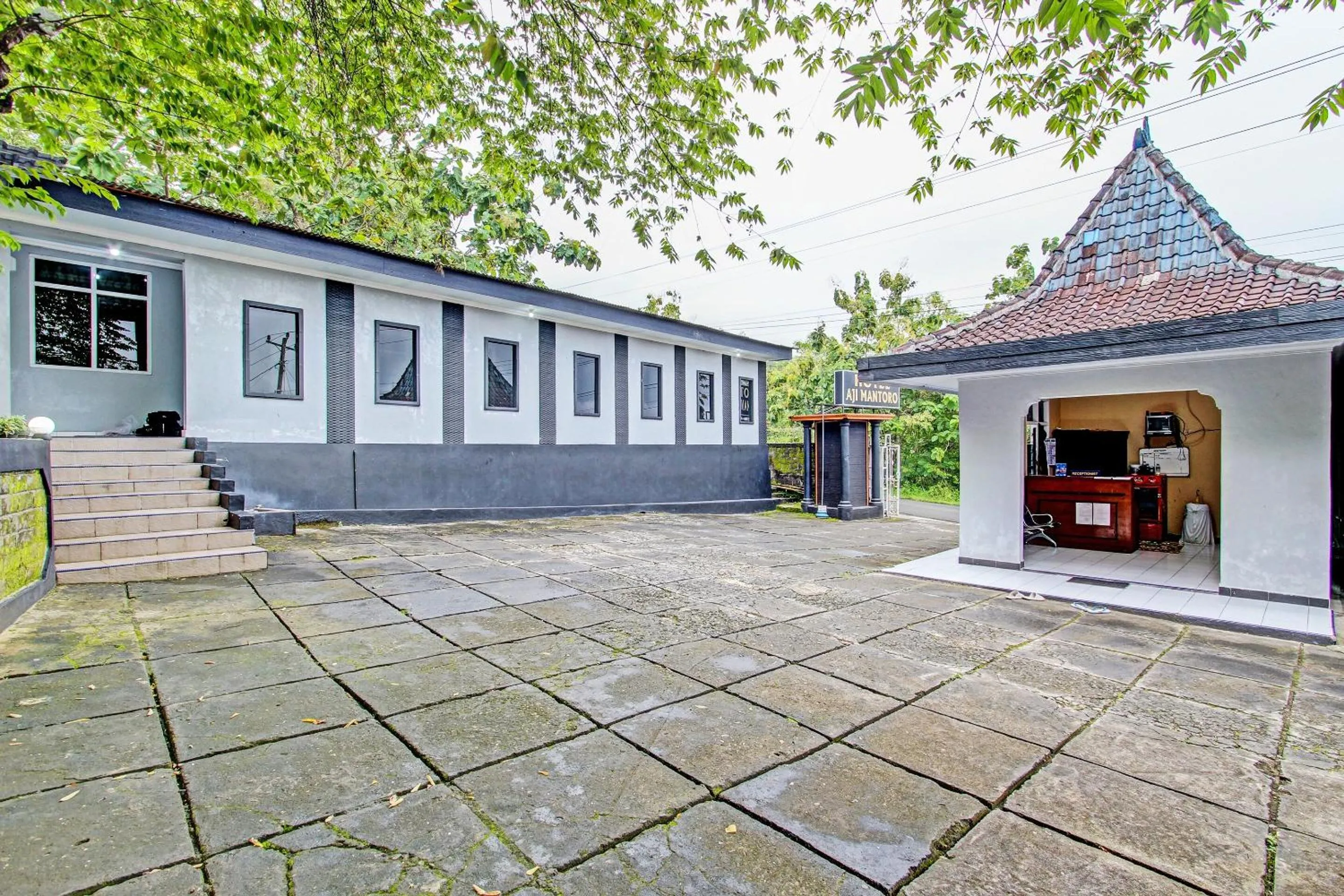 OYO 92287 Hotel Aji Mantoro