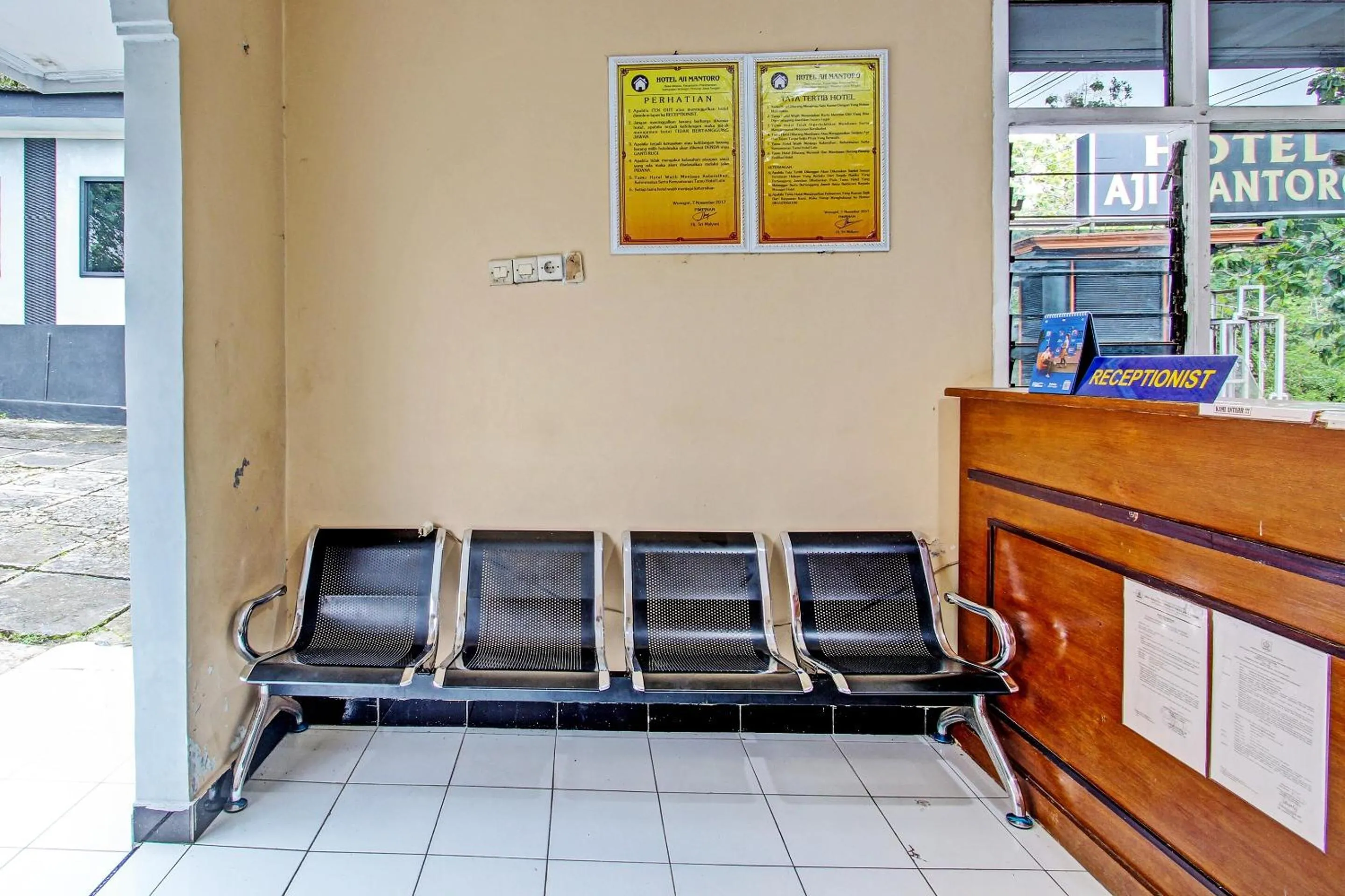 OYO 92287 Hotel Aji Mantoro