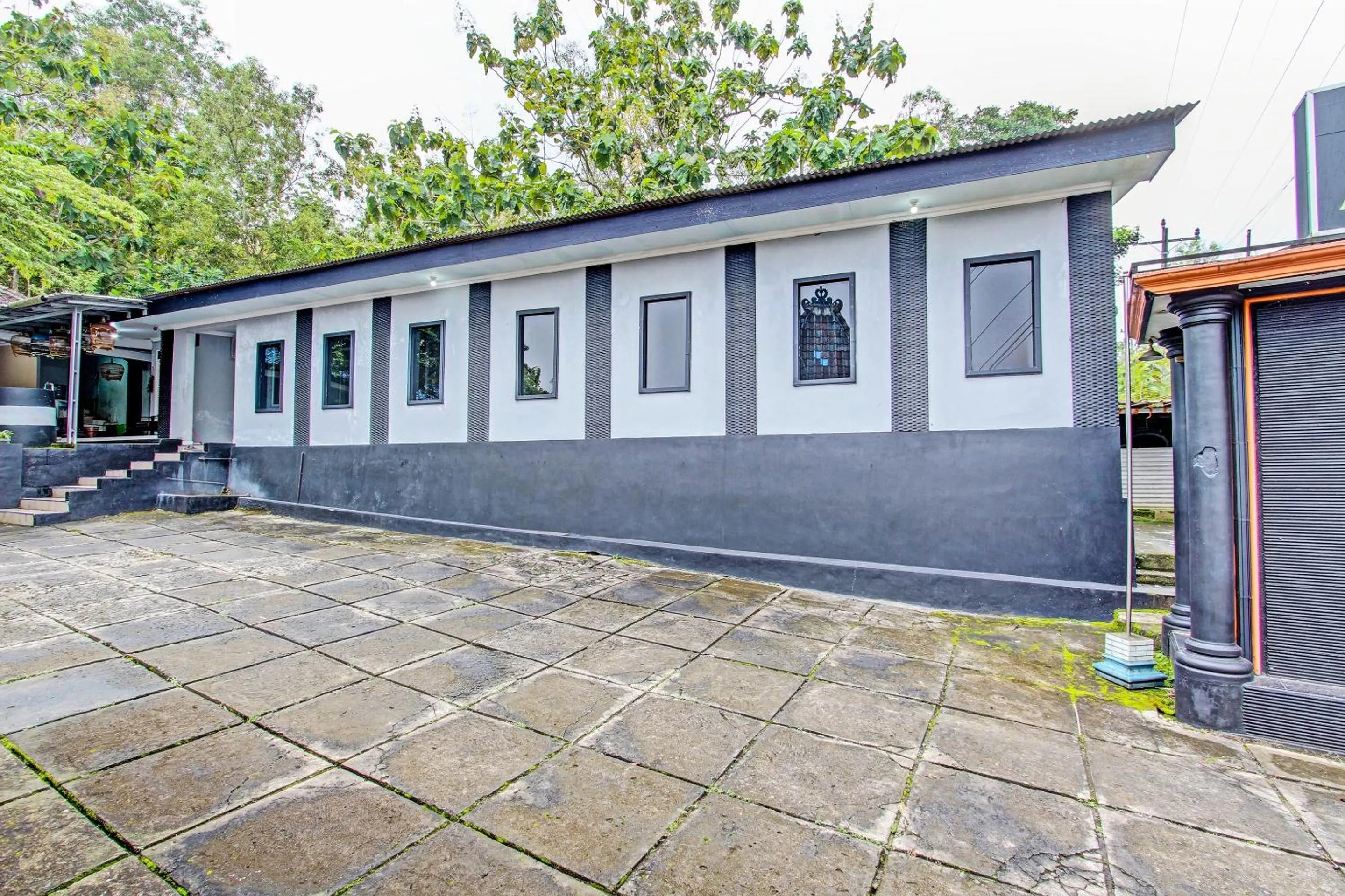 OYO 92287 Hotel Aji Mantoro
