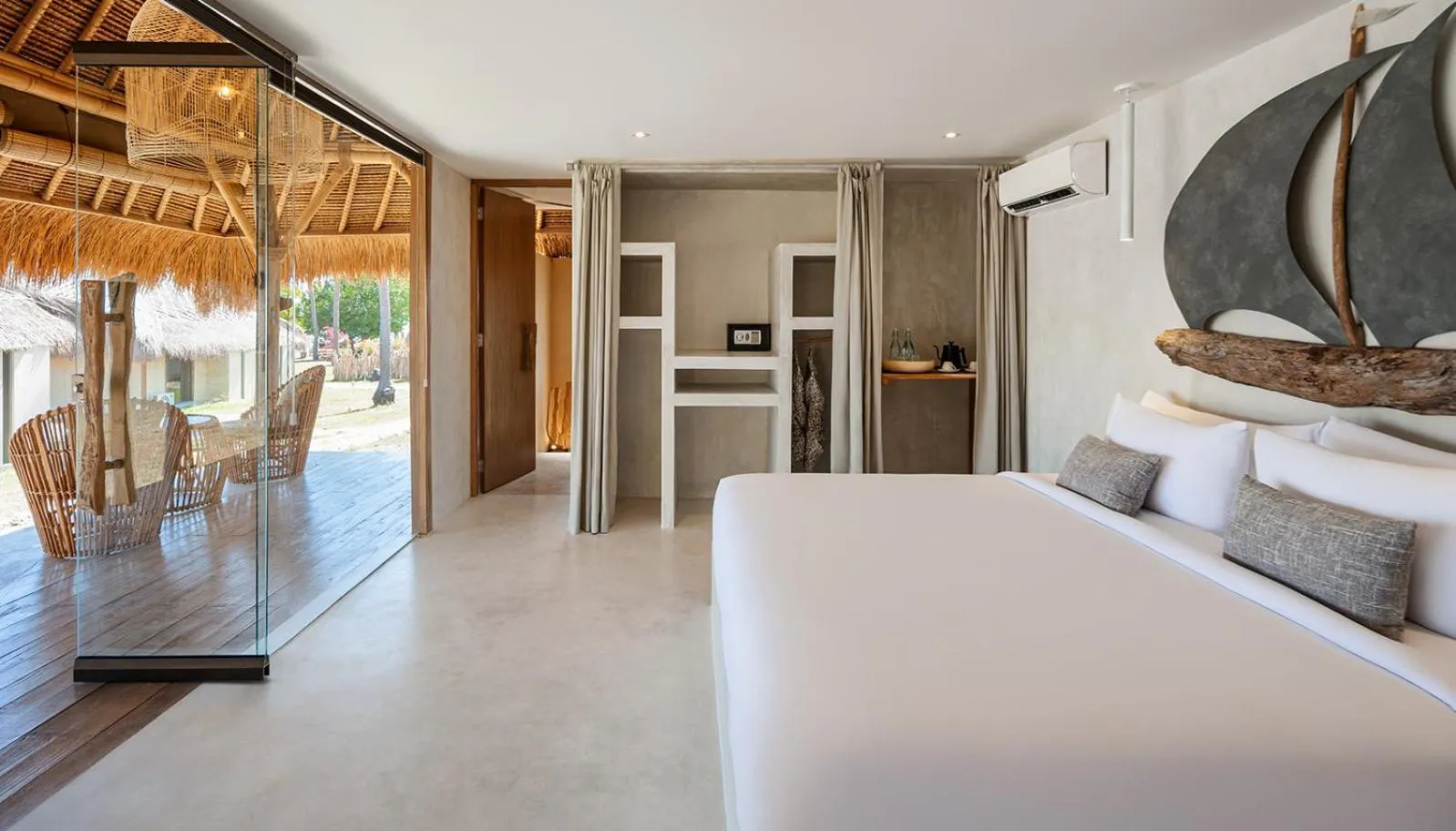 Bedroom, Bed in Bleu MATHIS Gili Asahan