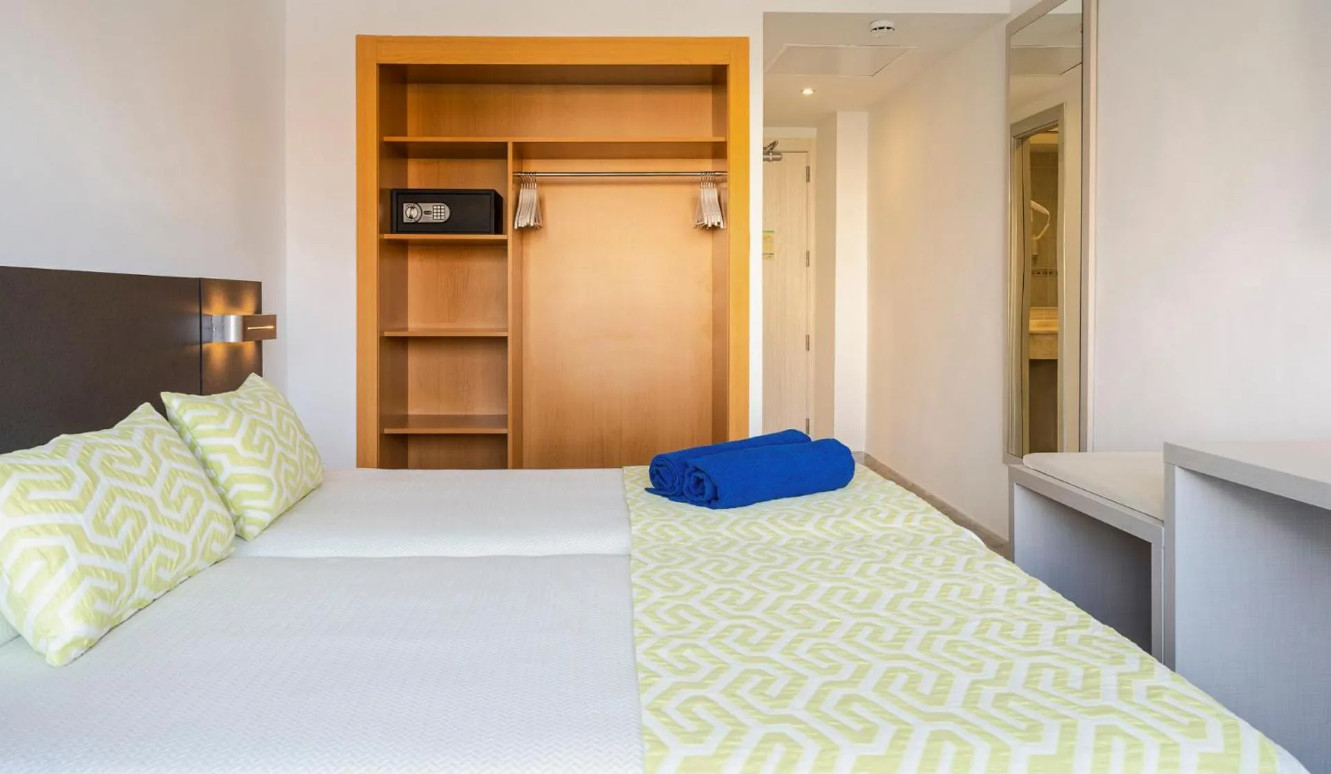 Bedroom, Bed in Globales Torrenova