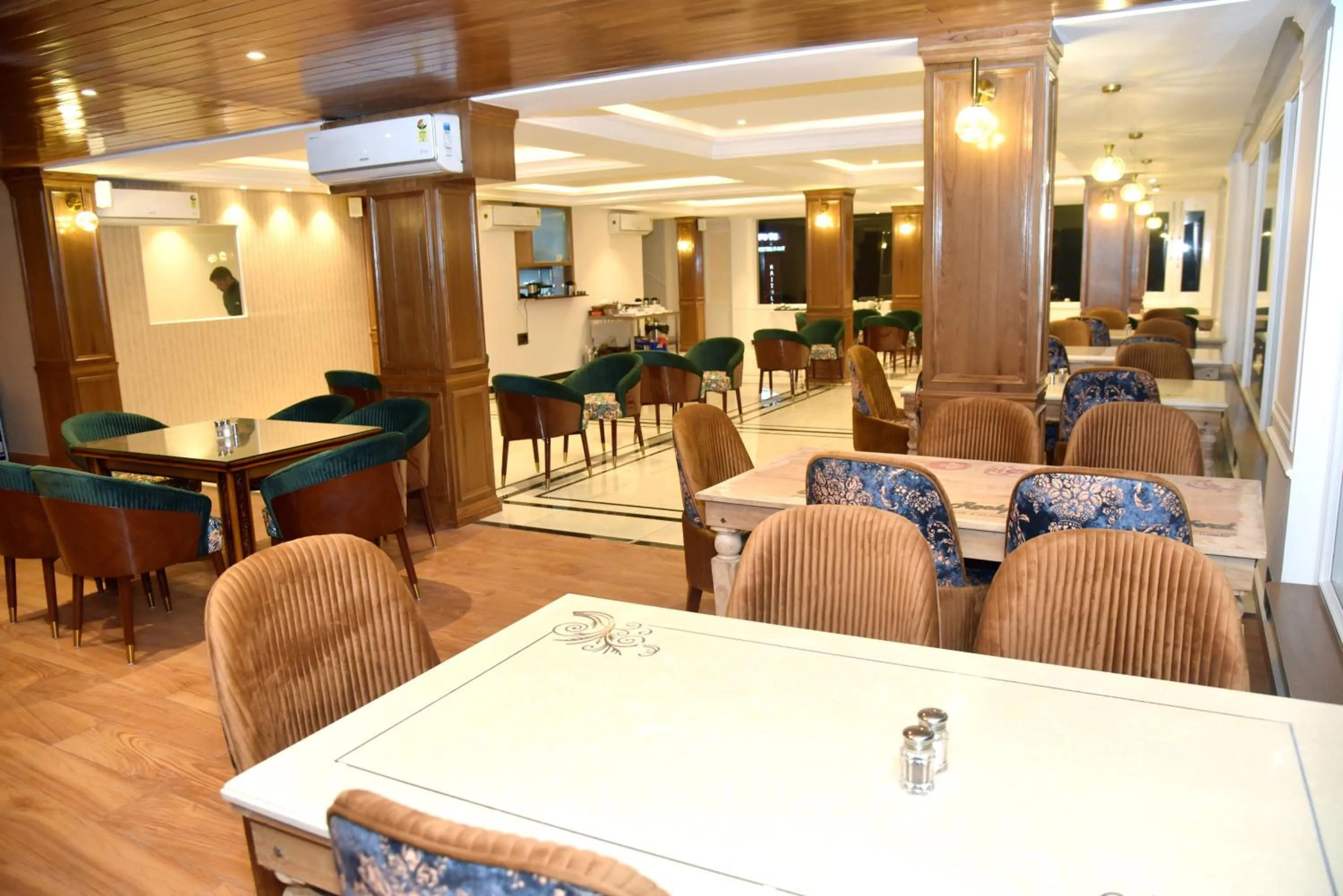 Restaurant/places to eat in AnantVilas Shimla Hills