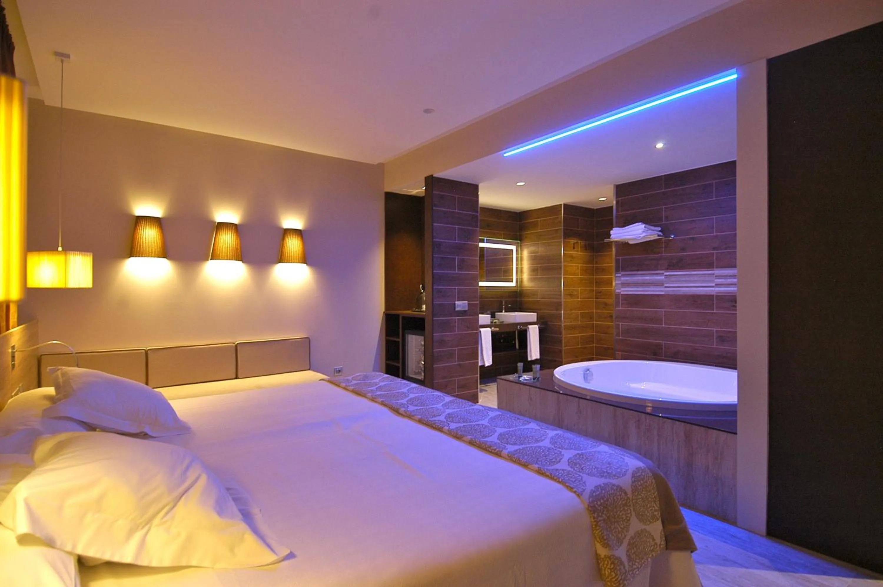 Photo of the whole room, Bed in Felix Hotel