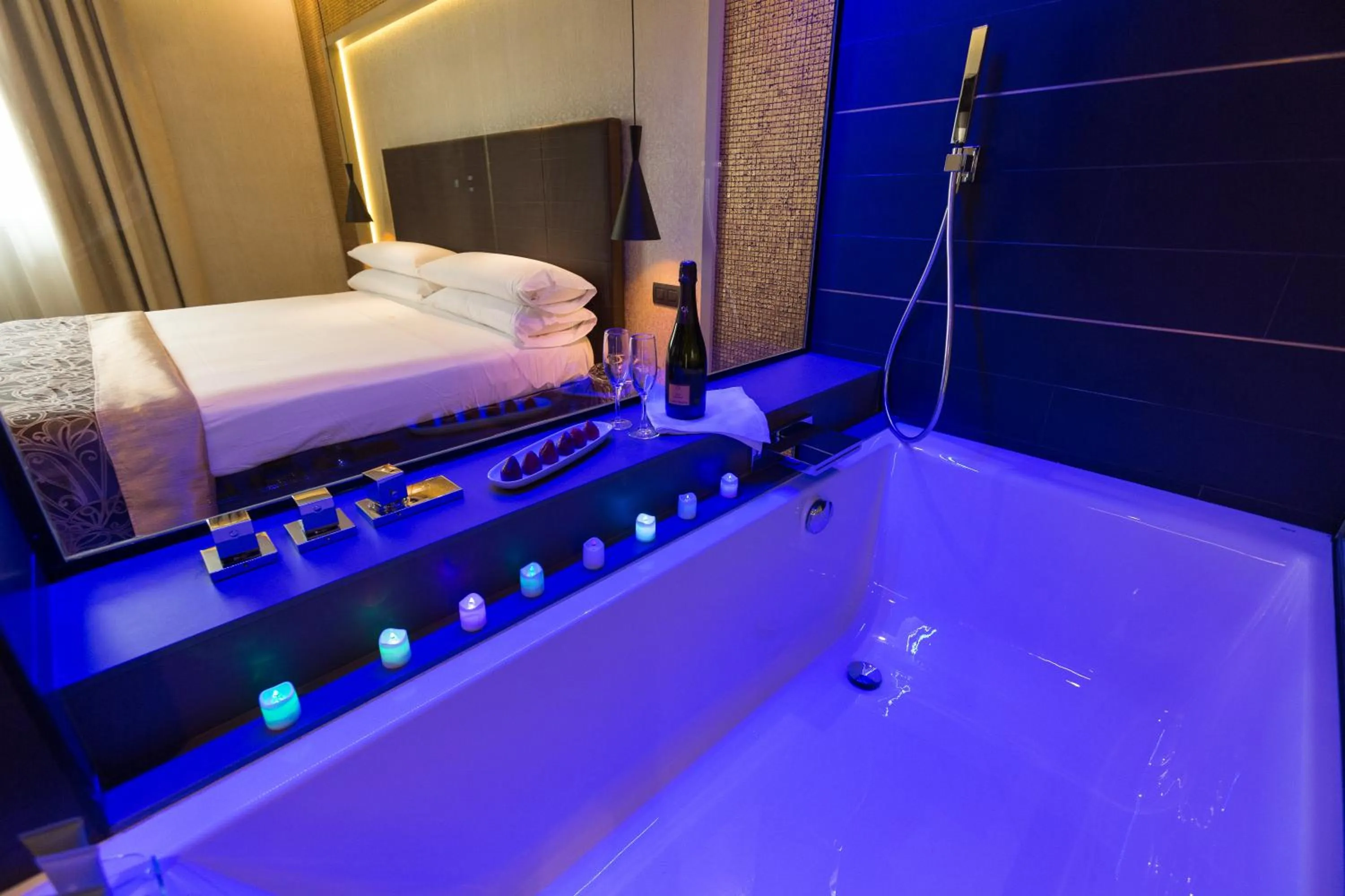 Hot Tub in Felix Hotel