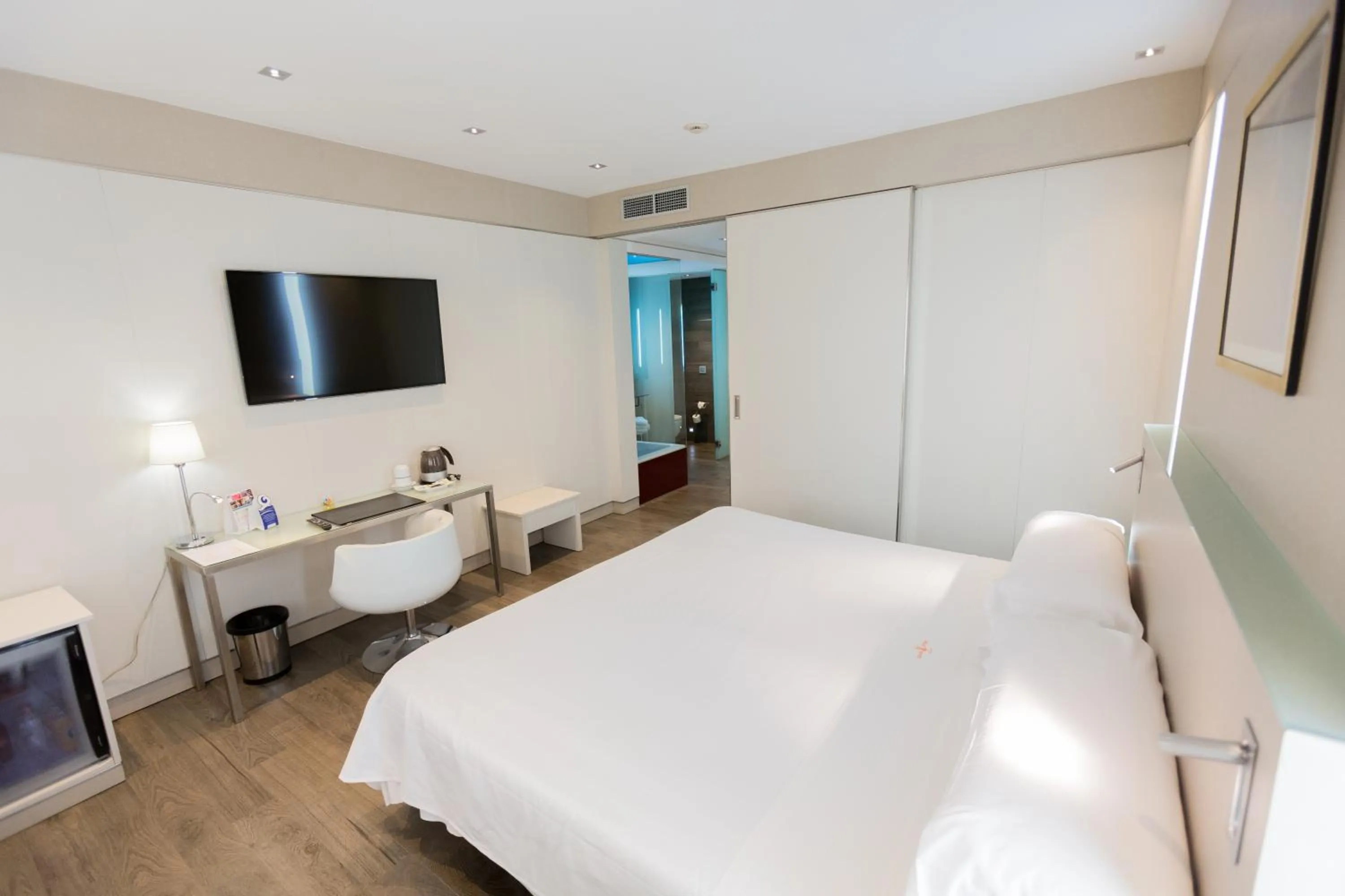 Photo of the whole room, Bed in Felix Hotel