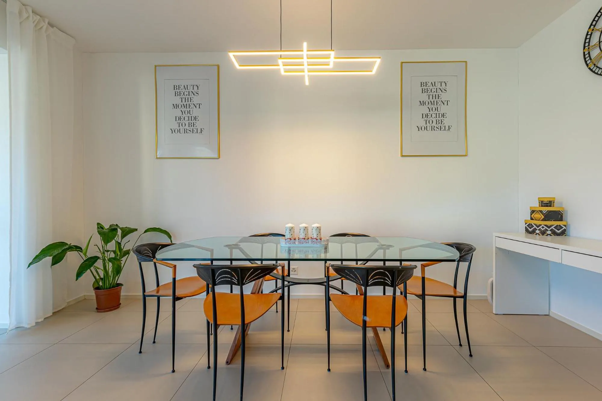Dining area in IMPERIAL of LUGANO 3 with a lake view behind the station and 10 min from the lake of Lugano