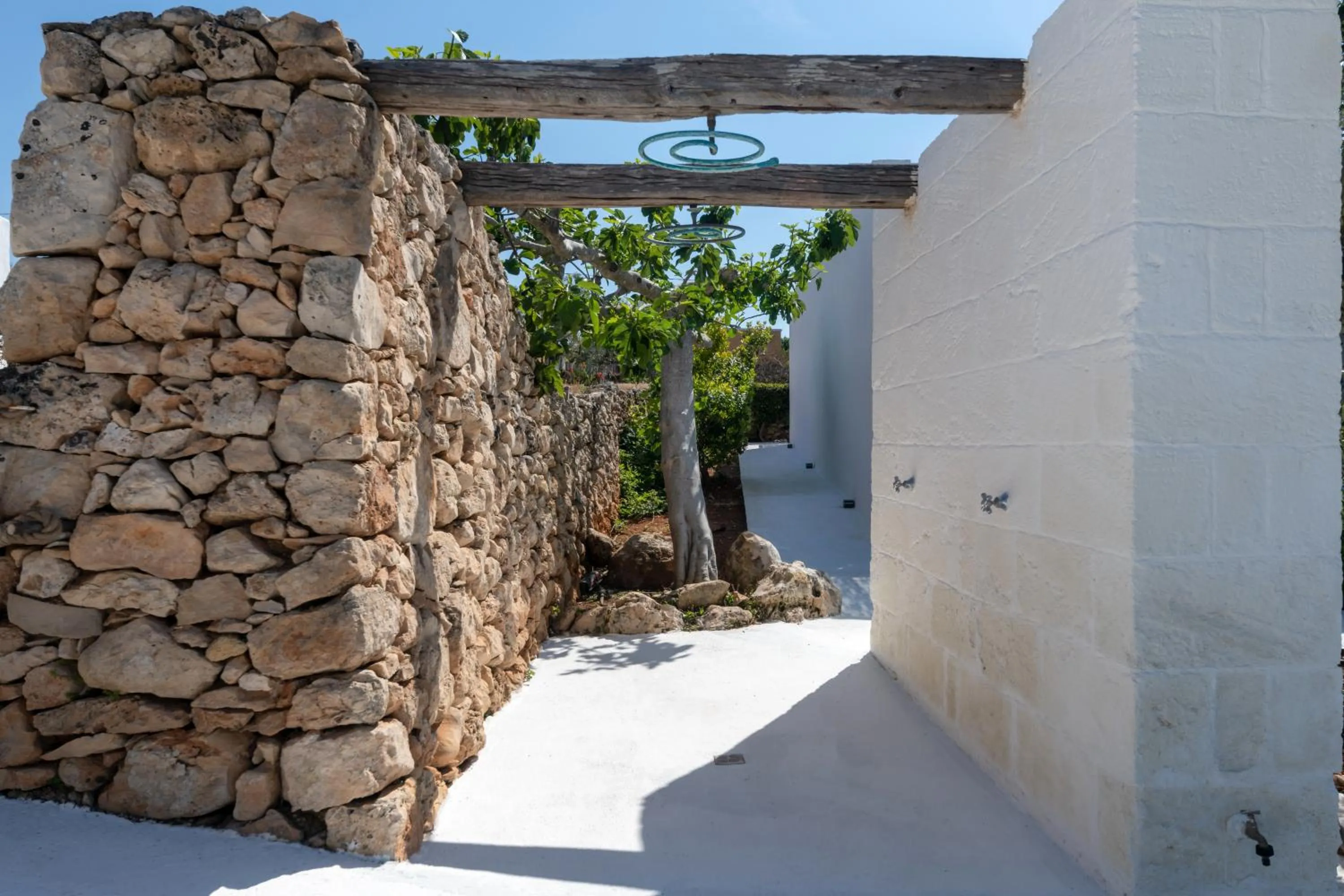 Shower in Masseria Samenti