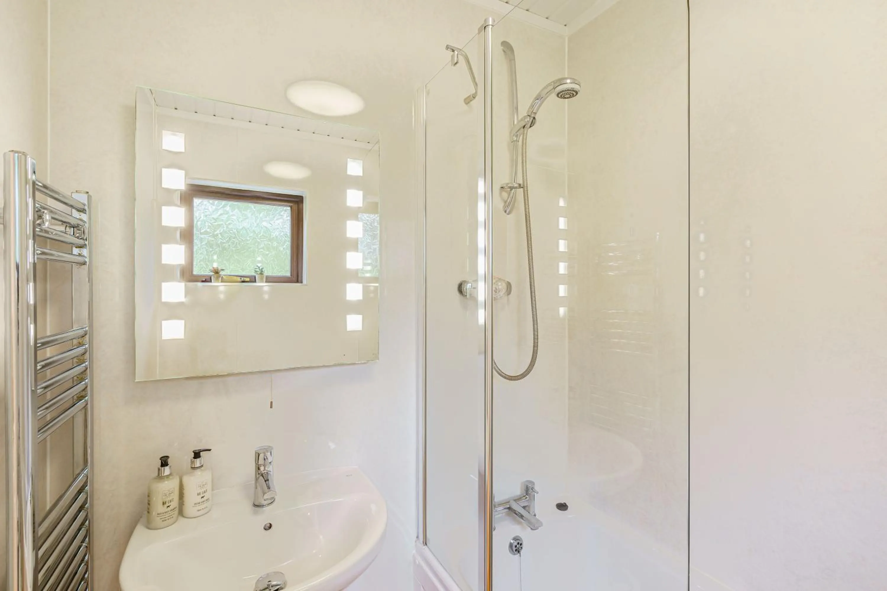 Shower in Birch Lodge 19 with Hot Tub