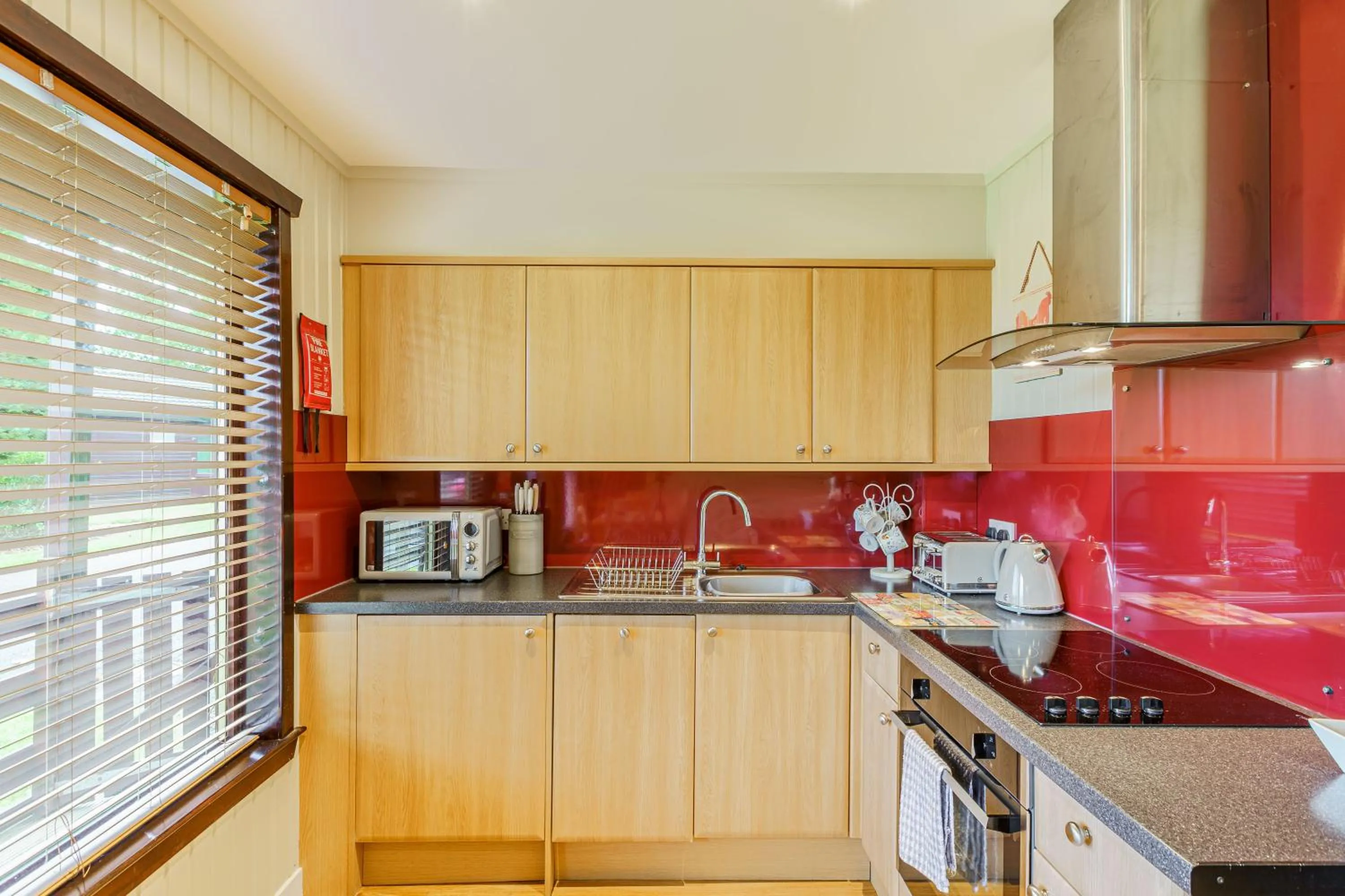Kitchen or kitchenette in Birch Lodge 19 with Hot Tub