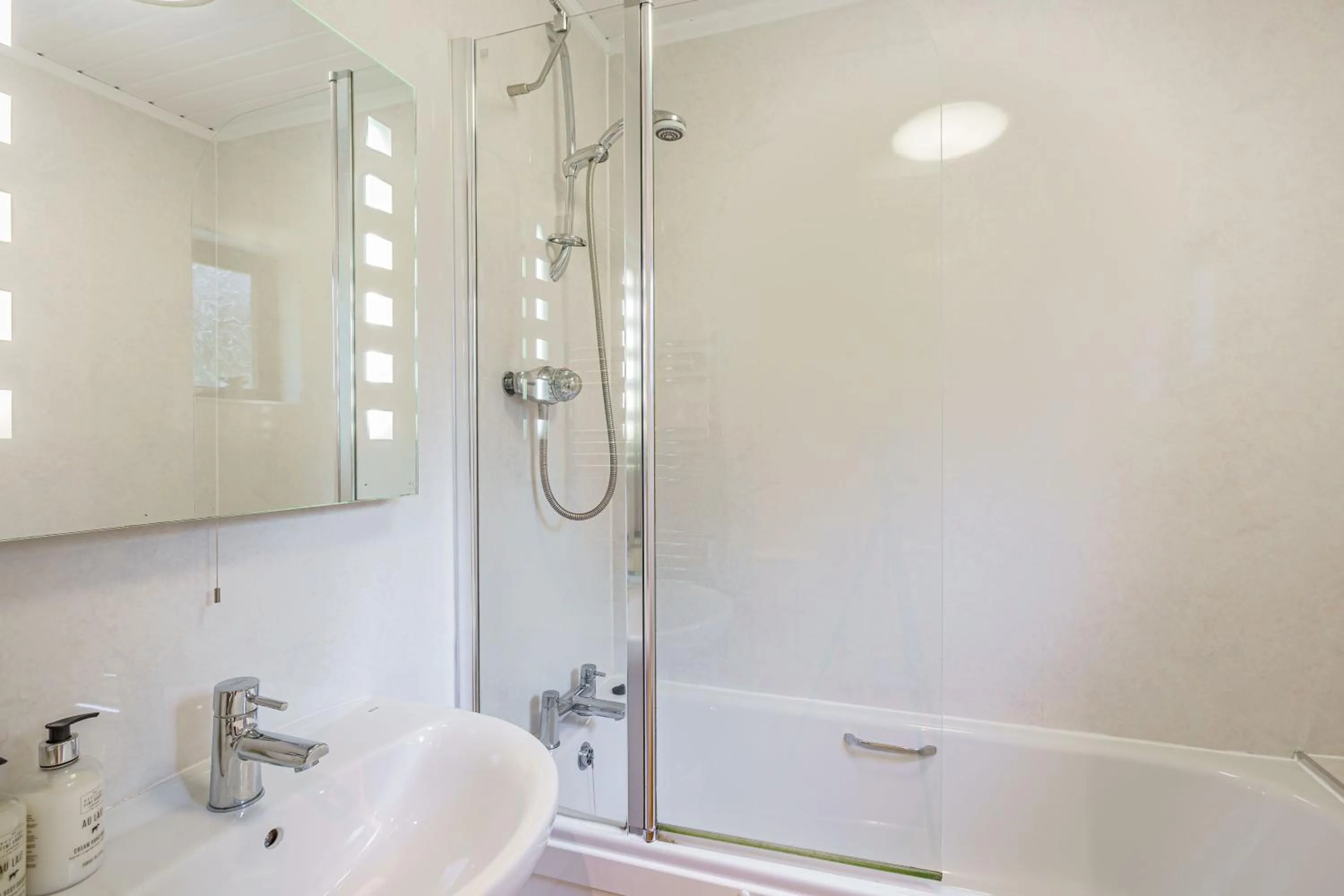 Shower in Birch Lodge 19 with Hot Tub