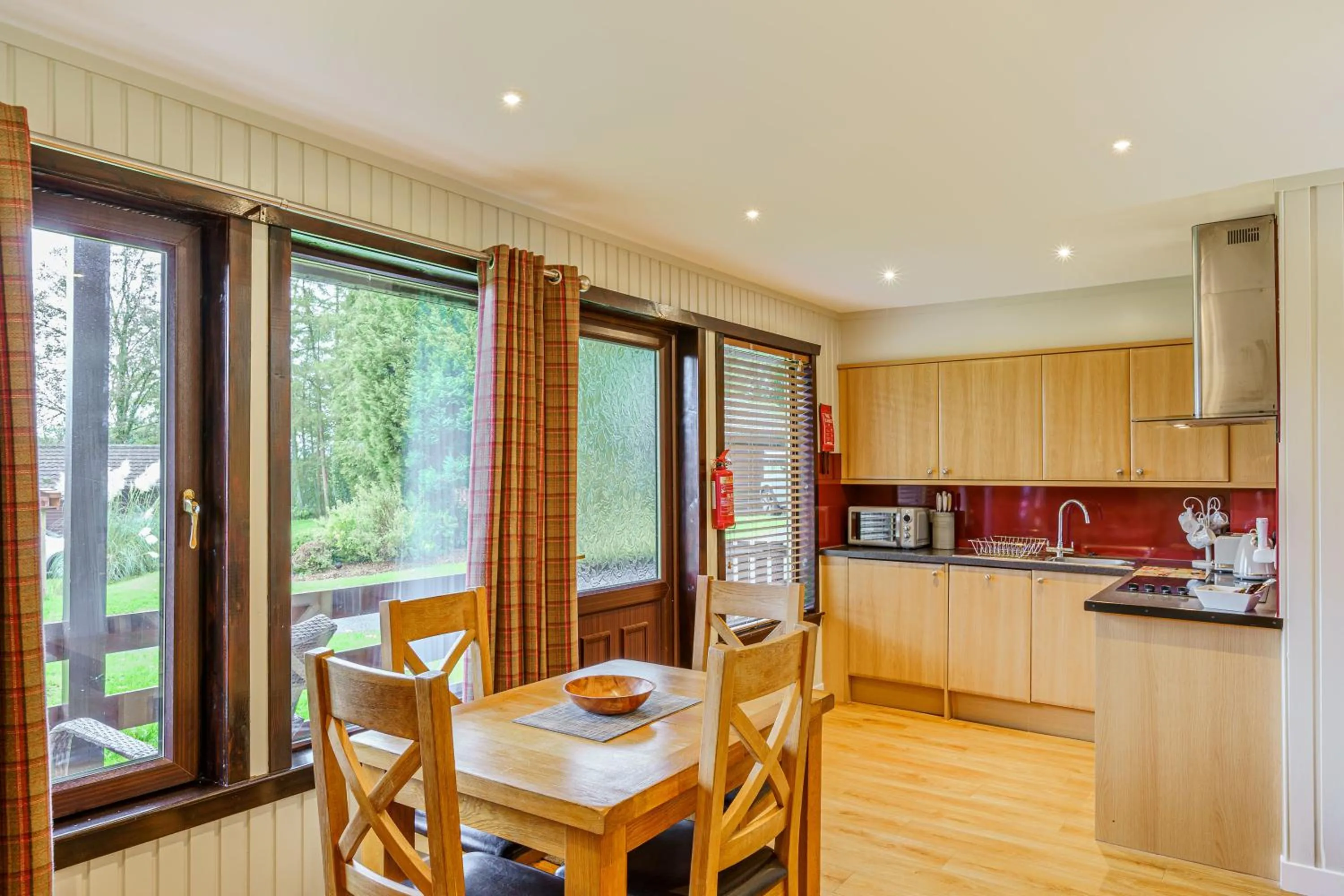 Kitchen or kitchenette in Birch Lodge 19 with Hot Tub