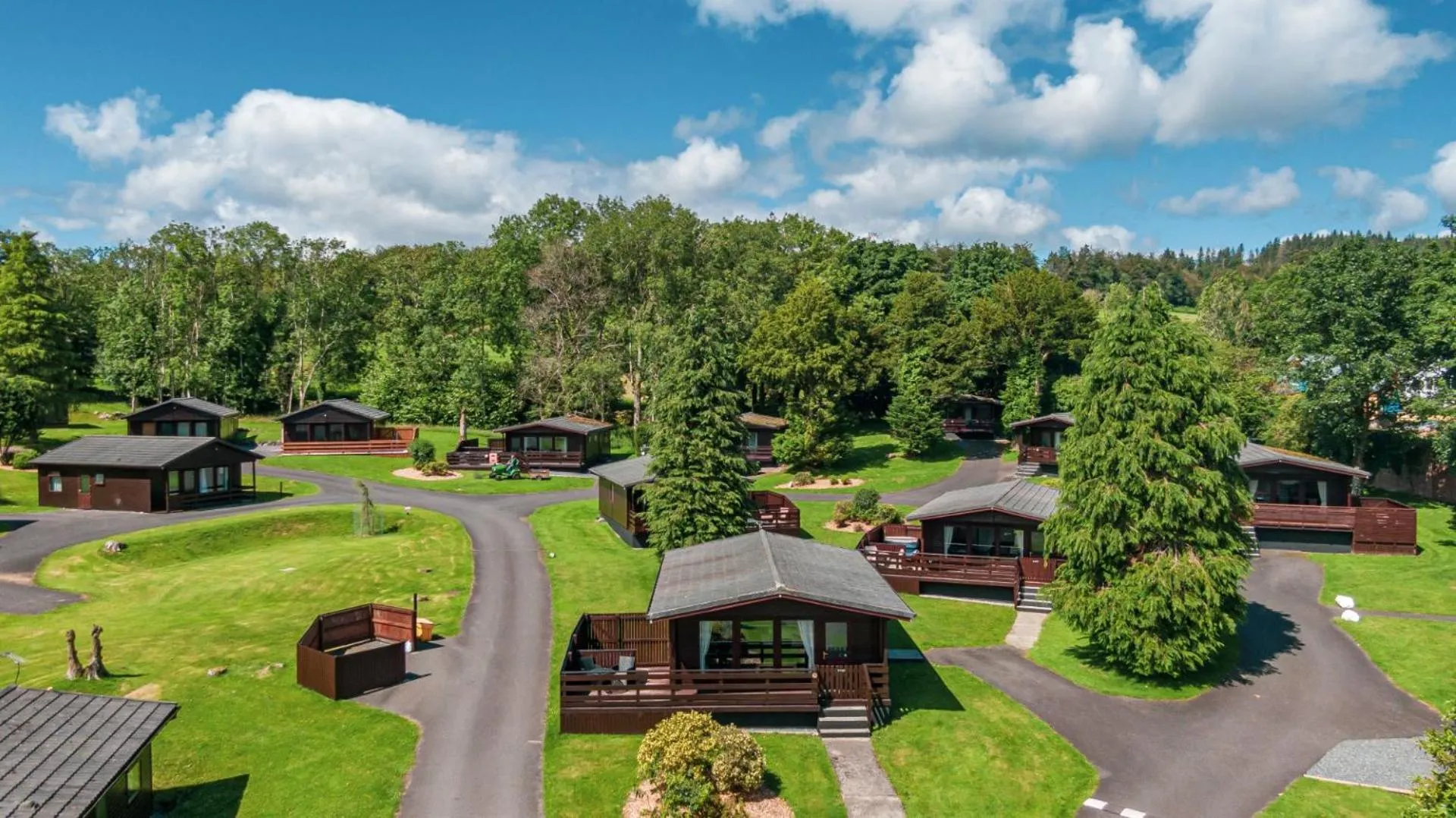 Property building in Birch Lodge 19 with Hot Tub