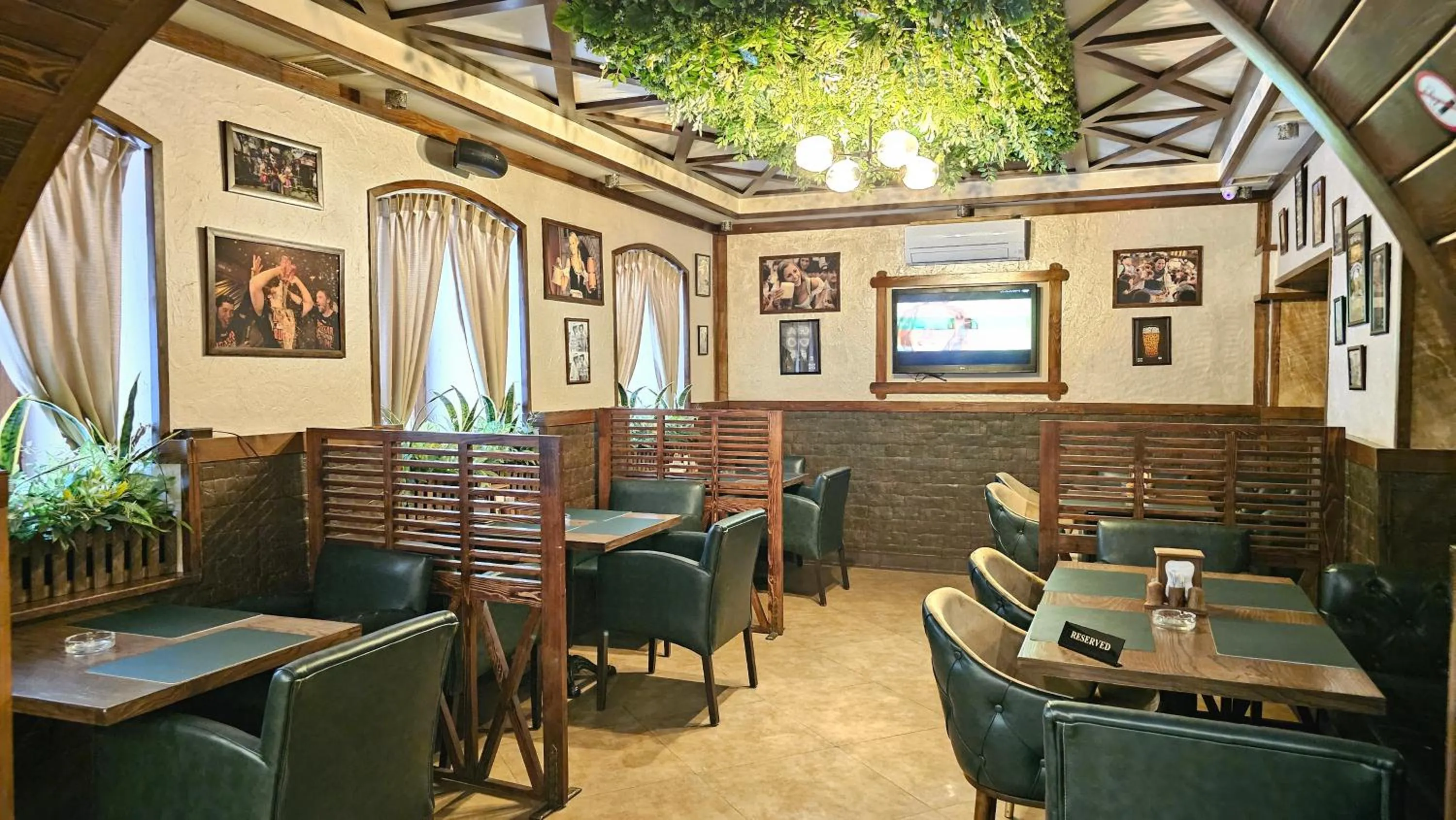 Restaurant/places to eat in Port Hotel Baku