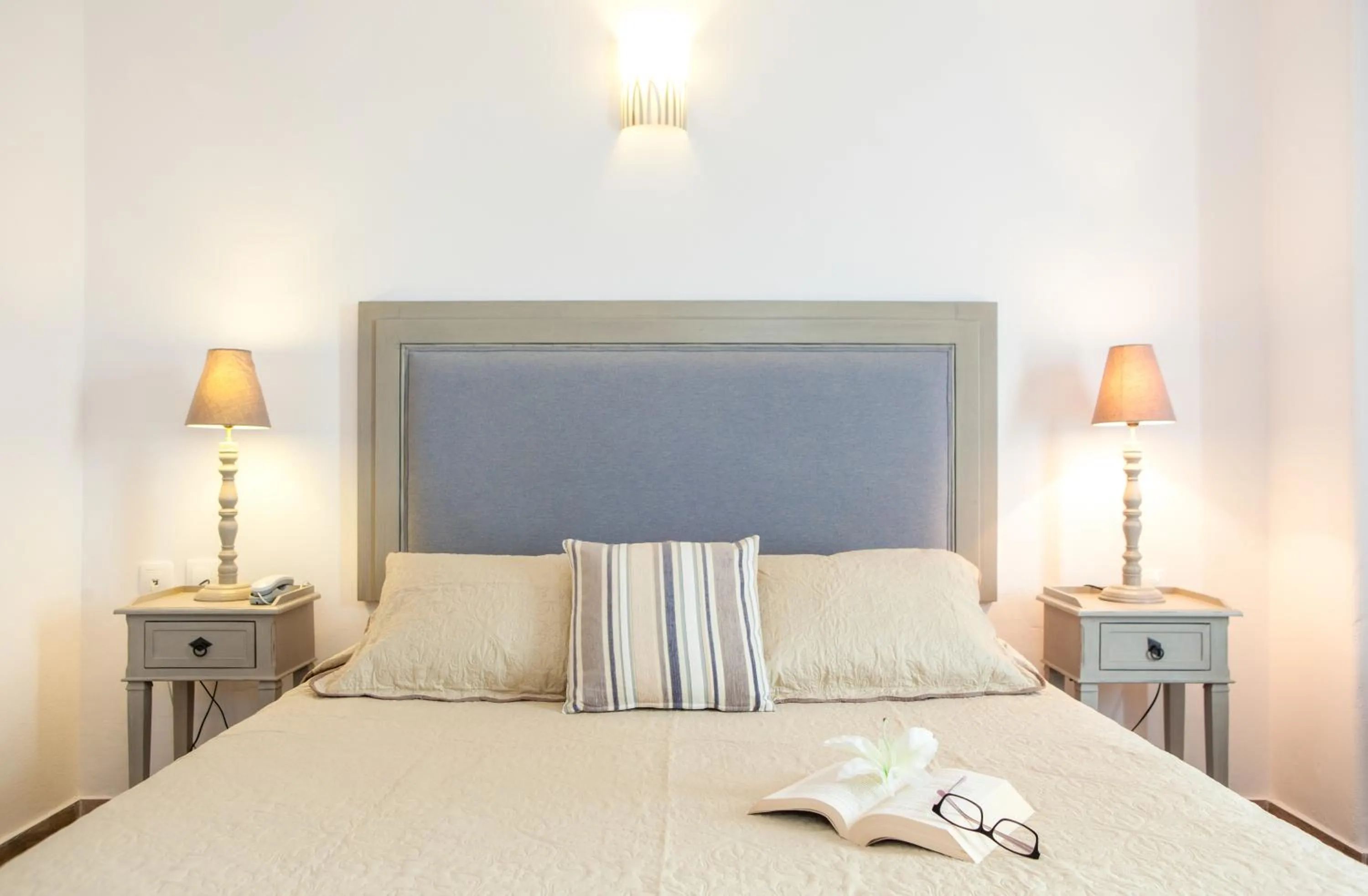 Bedroom, Bed in Daedalus Hotel